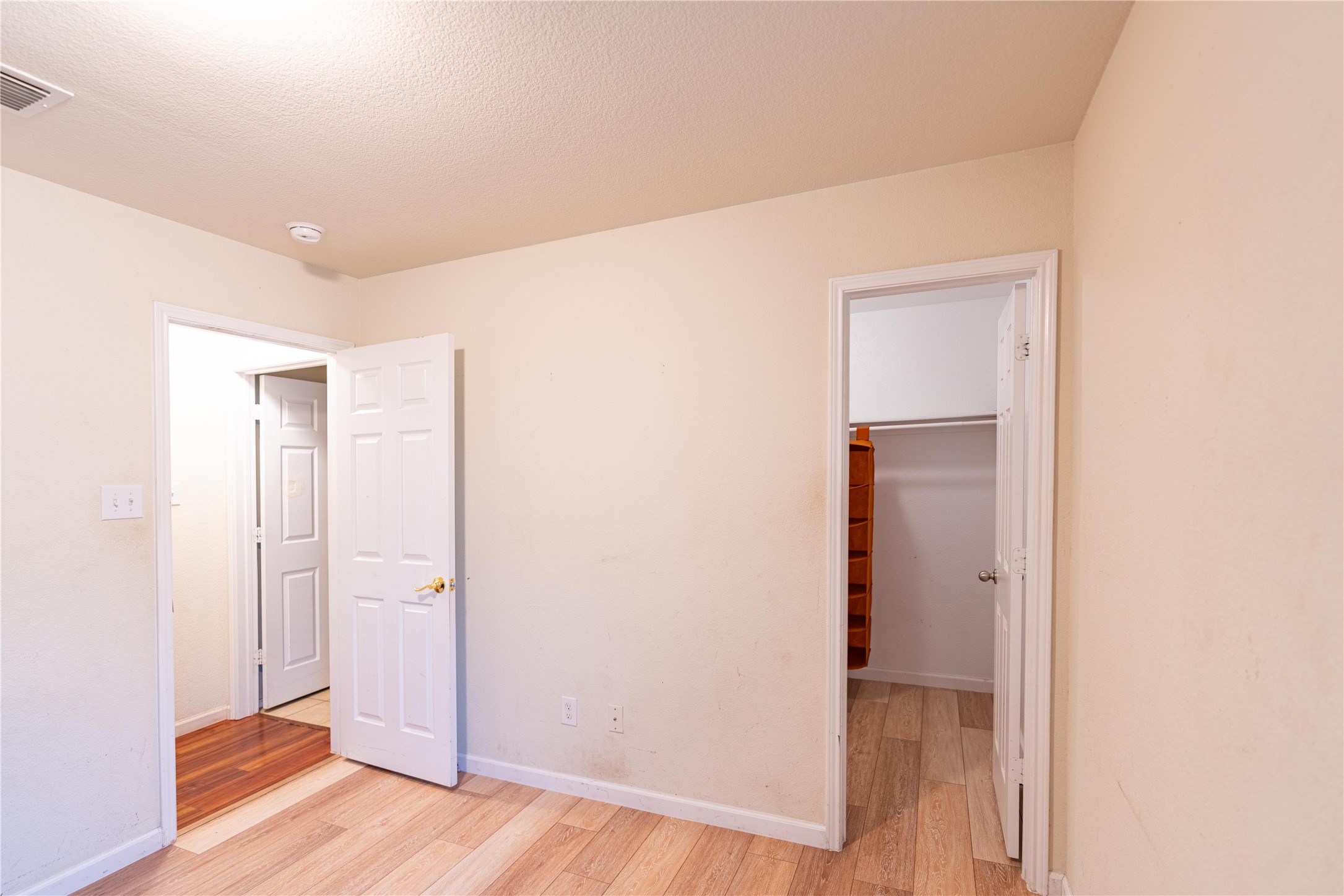 1906 Castaway Drive Dallas TX 75051