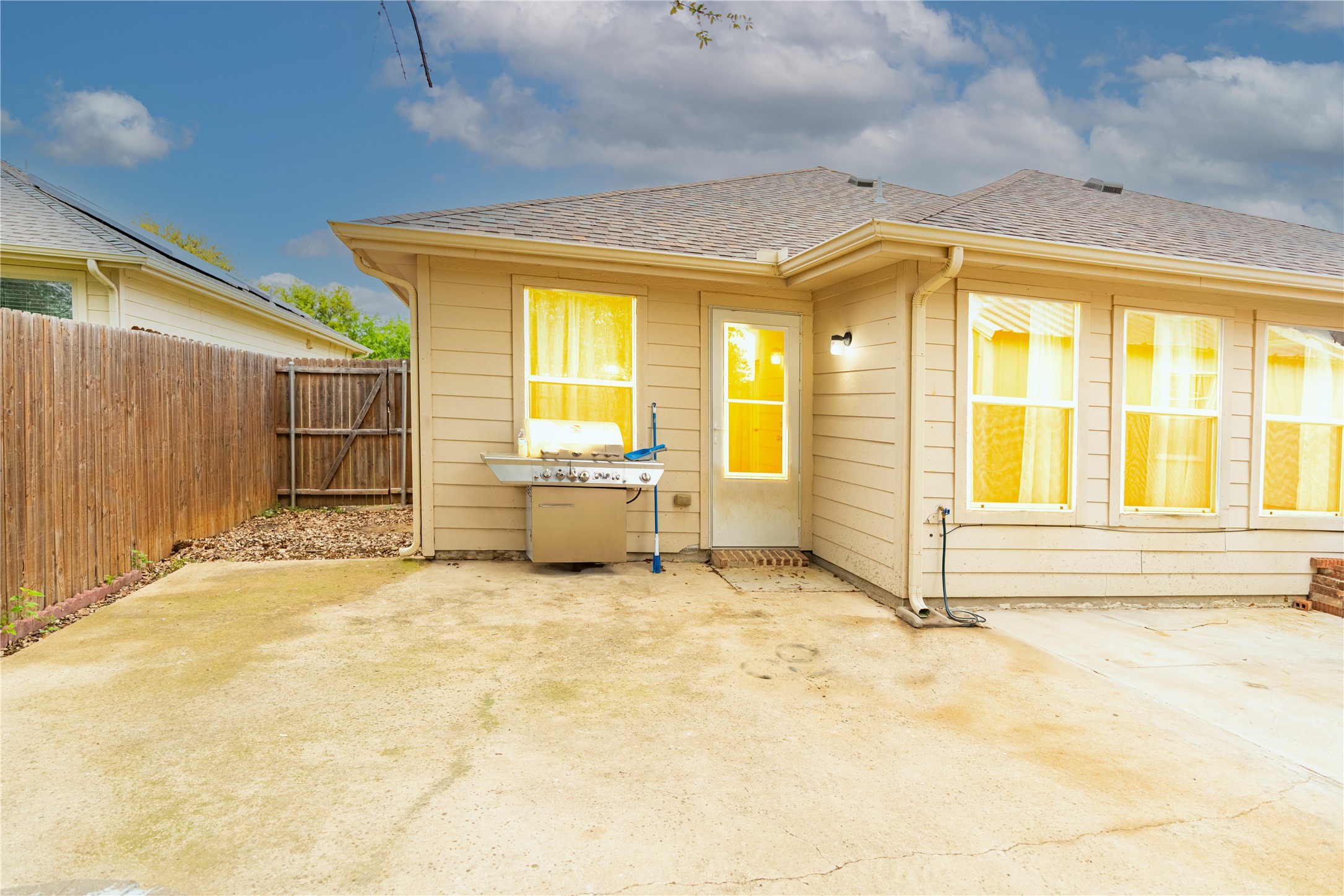 1906 Castaway Drive Dallas TX 75051
