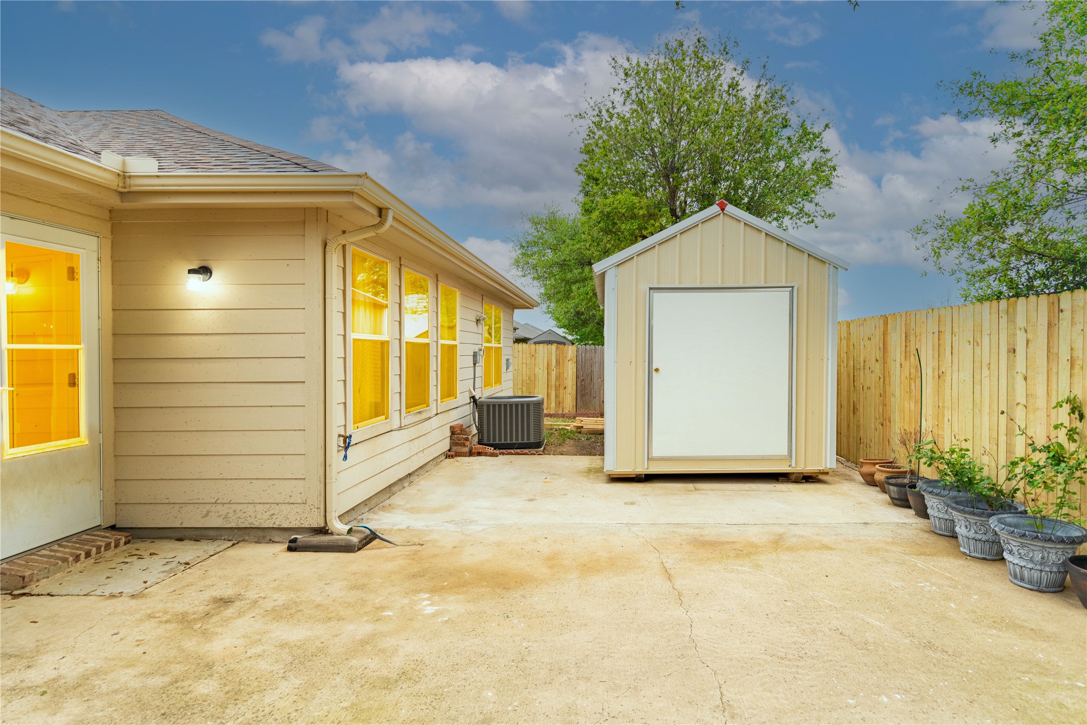 1906 Castaway Drive Dallas TX 75051