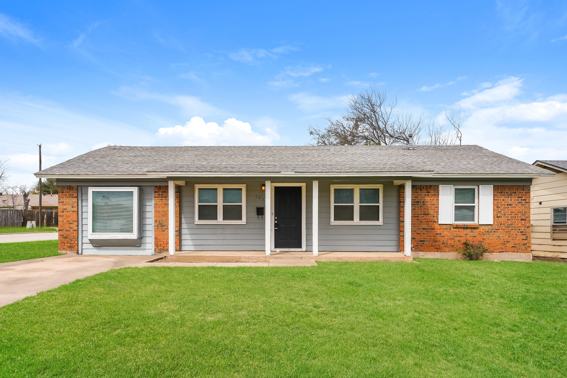 701 E Mission Street Crowley TX 76036