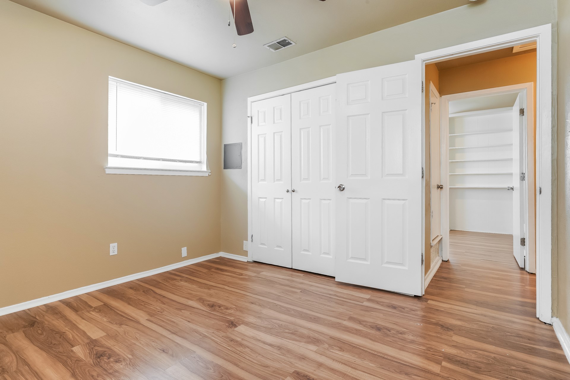 701 E Mission Street Crowley TX 76036