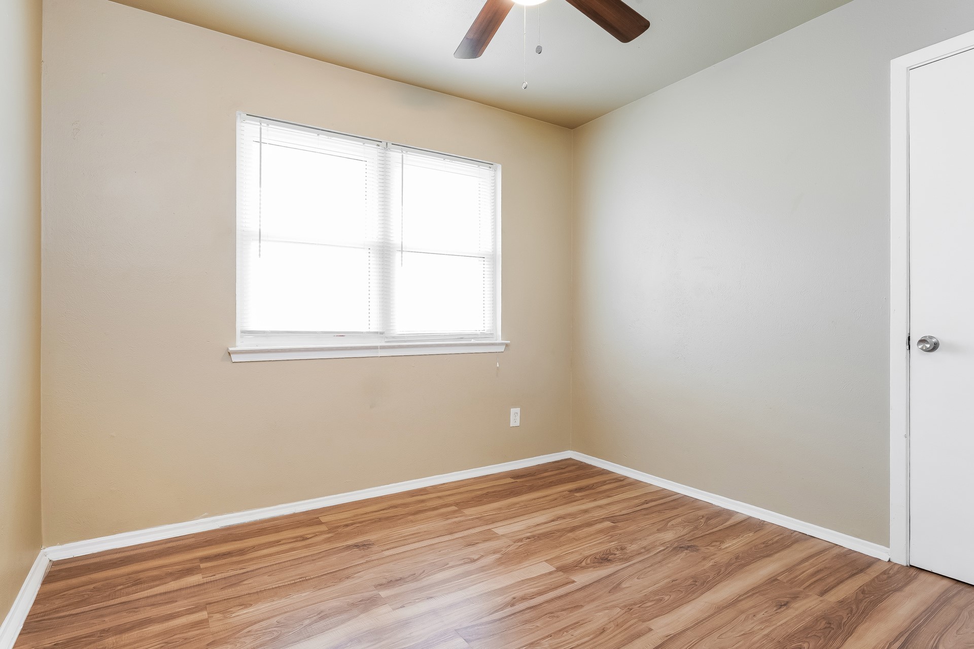 701 E Mission Street Crowley TX 76036