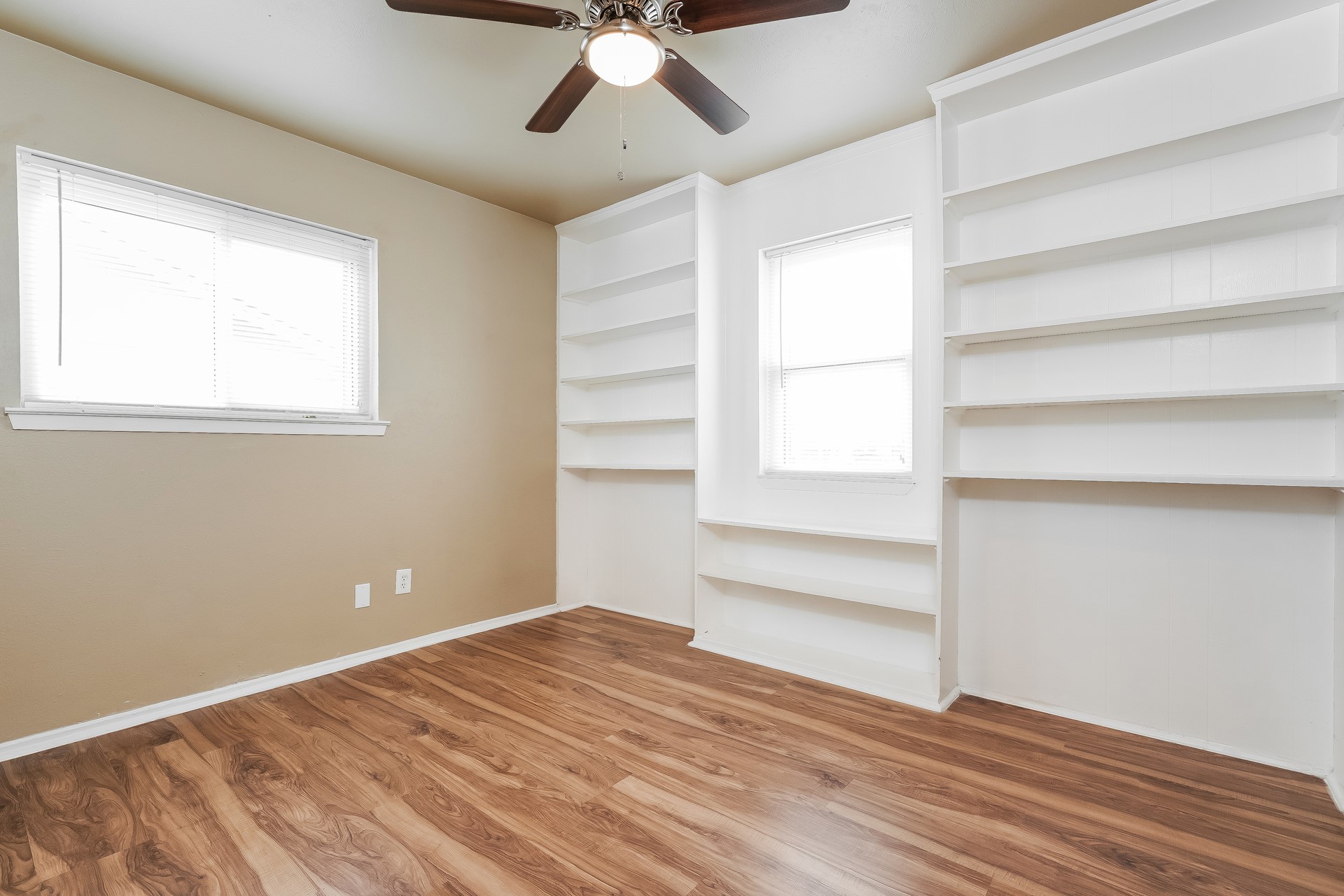 701 E Mission Street Crowley TX 76036