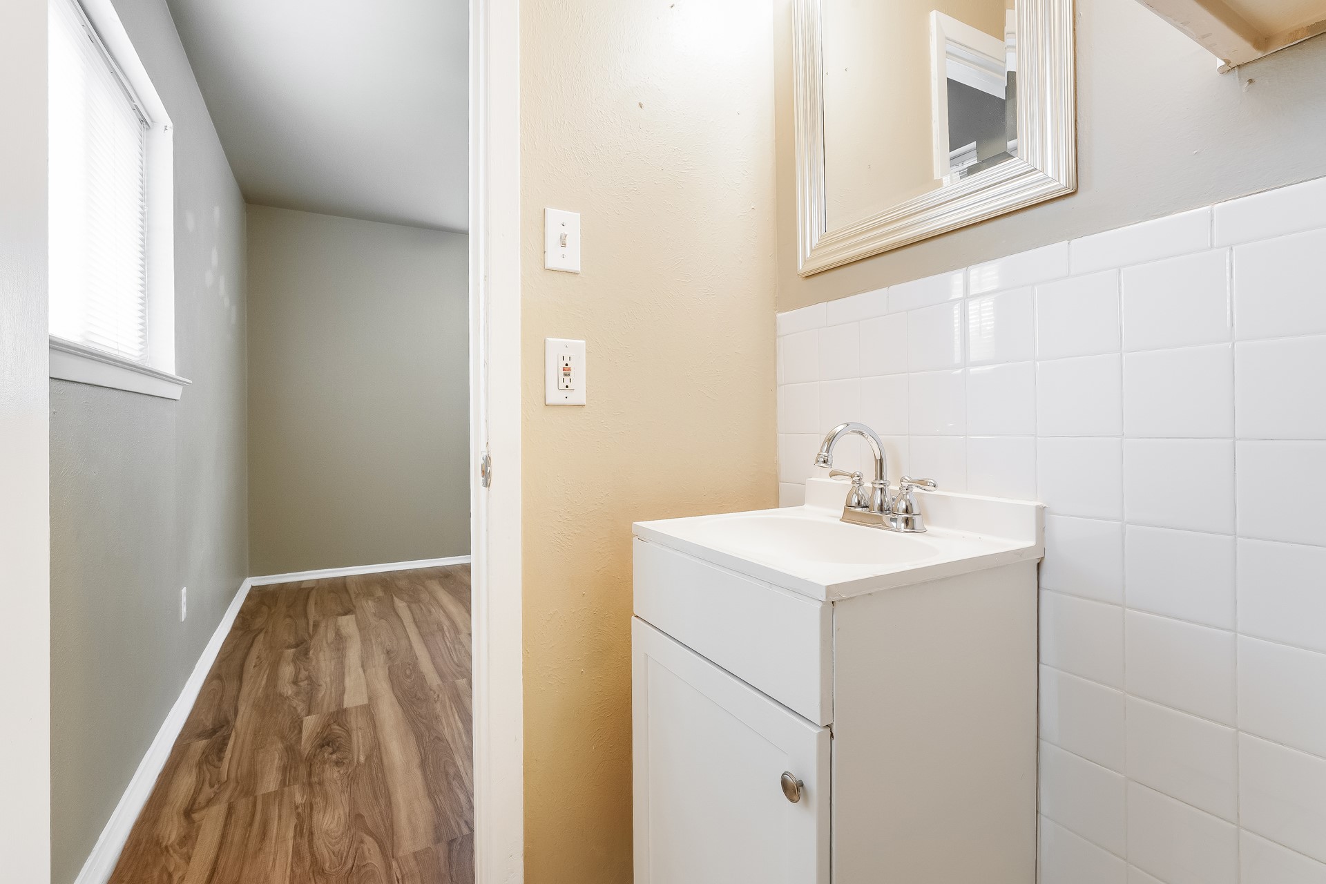 701 E Mission Street Crowley TX 76036