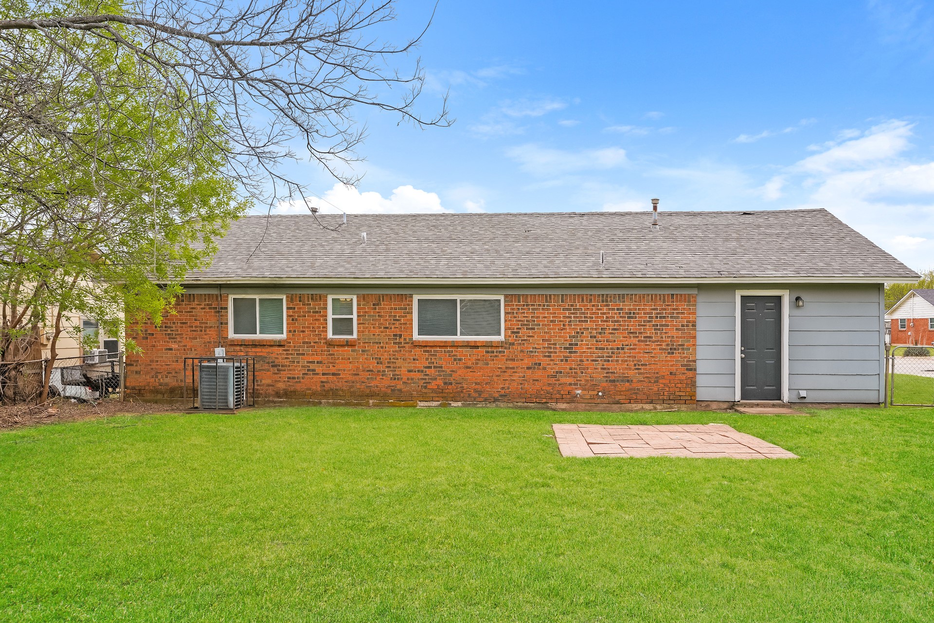 701 E Mission Street Crowley TX 76036