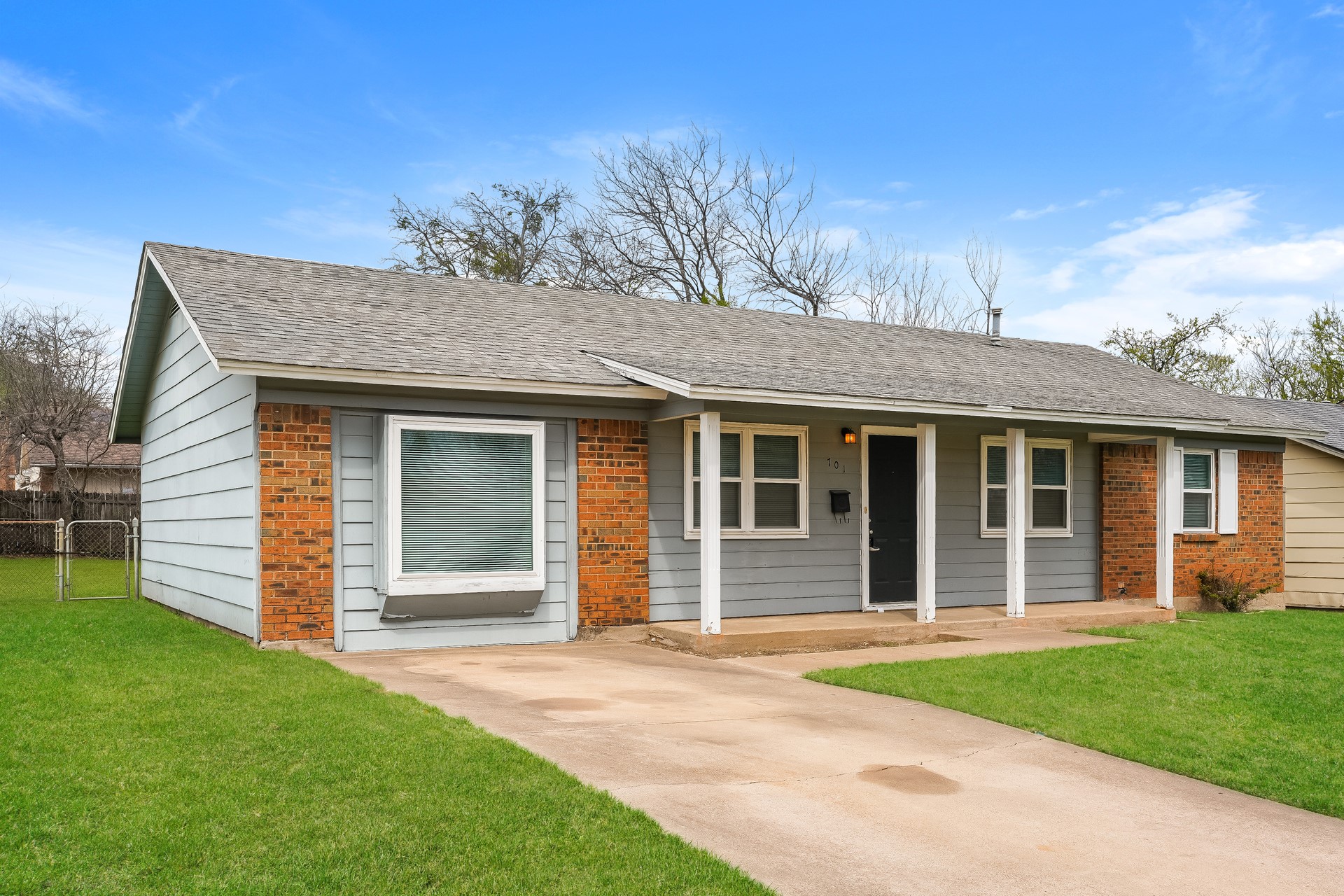 701 E Mission Street Crowley TX 76036