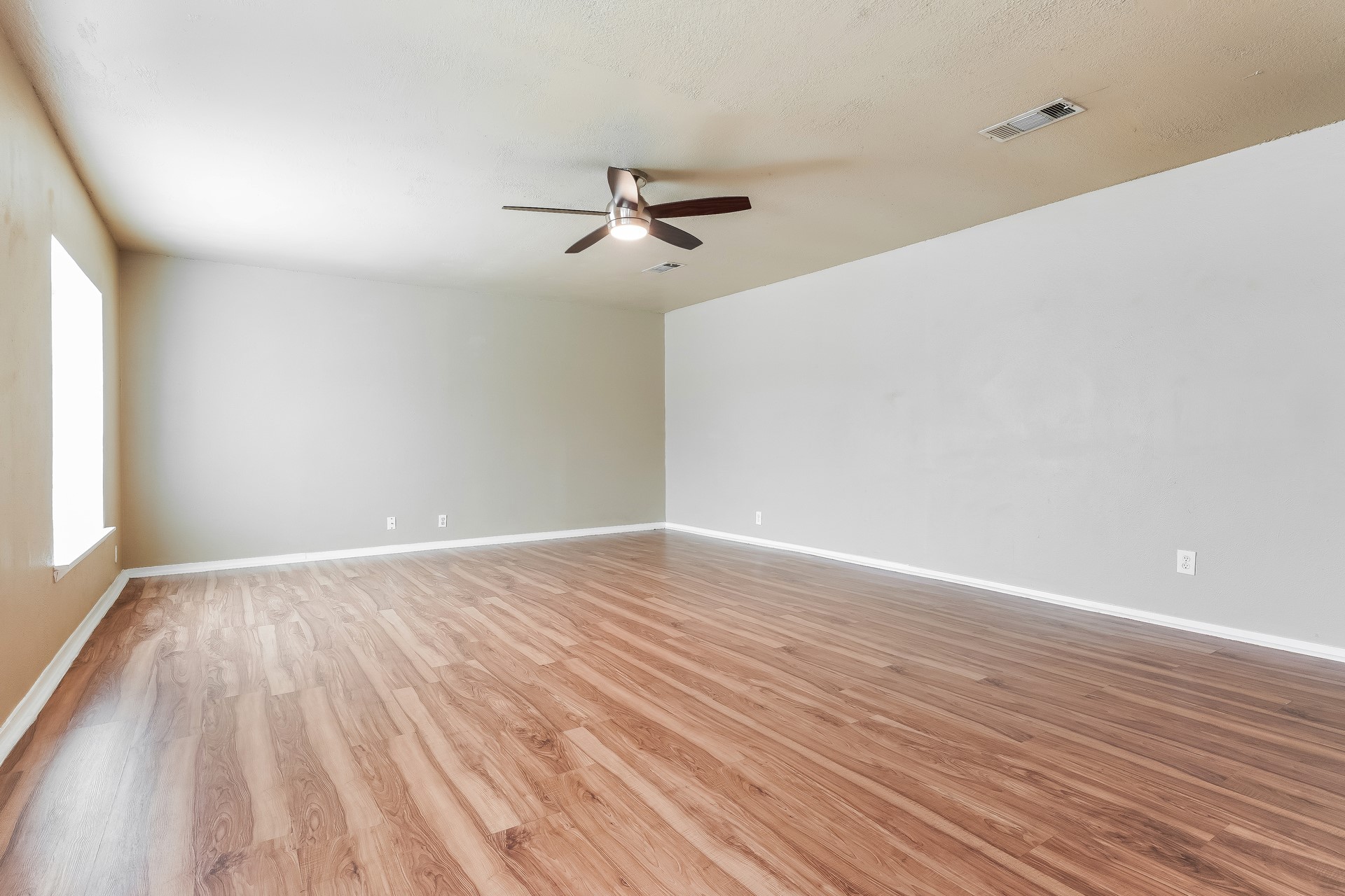 701 E Mission Street Crowley TX 76036