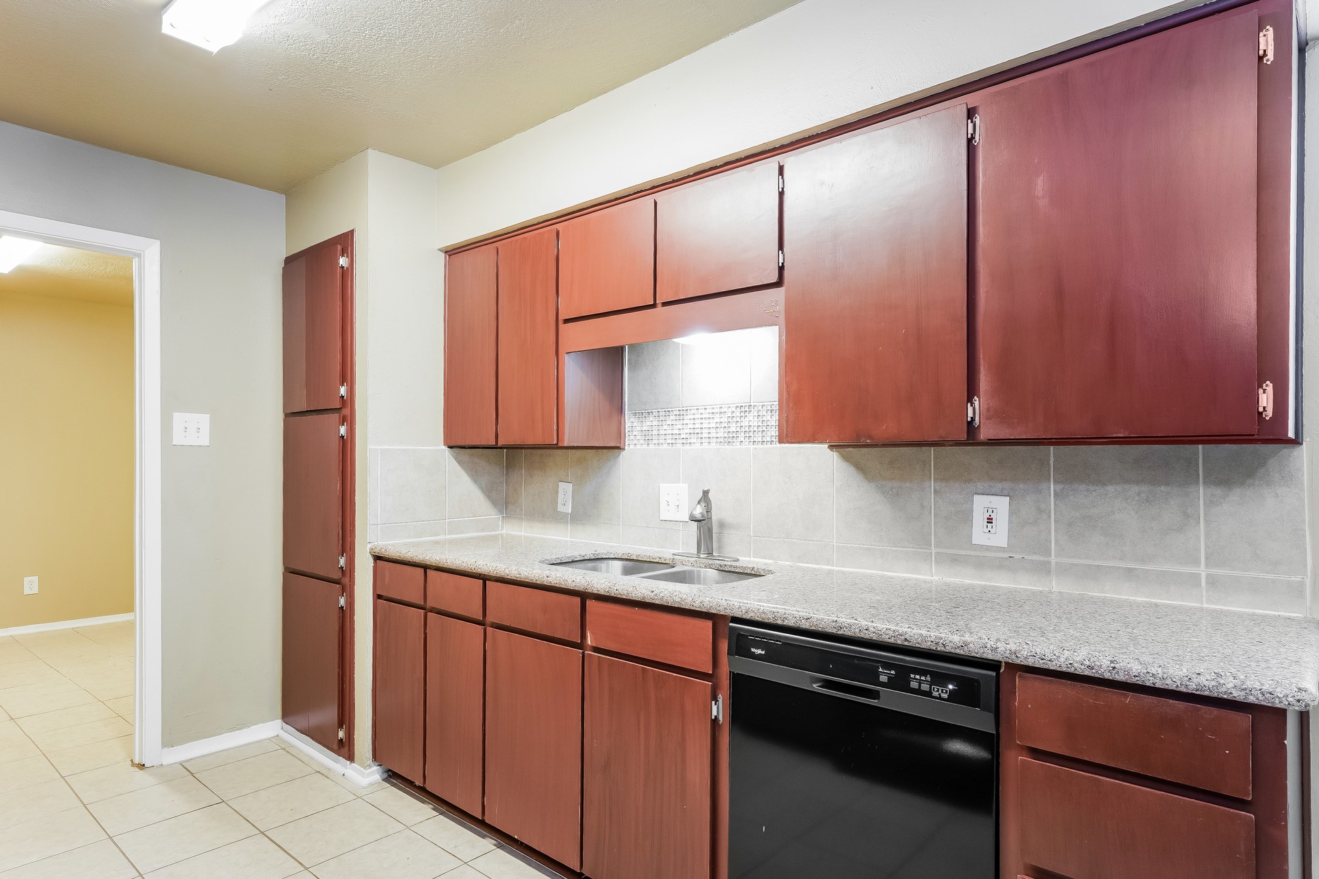 701 E Mission Street Crowley TX 76036