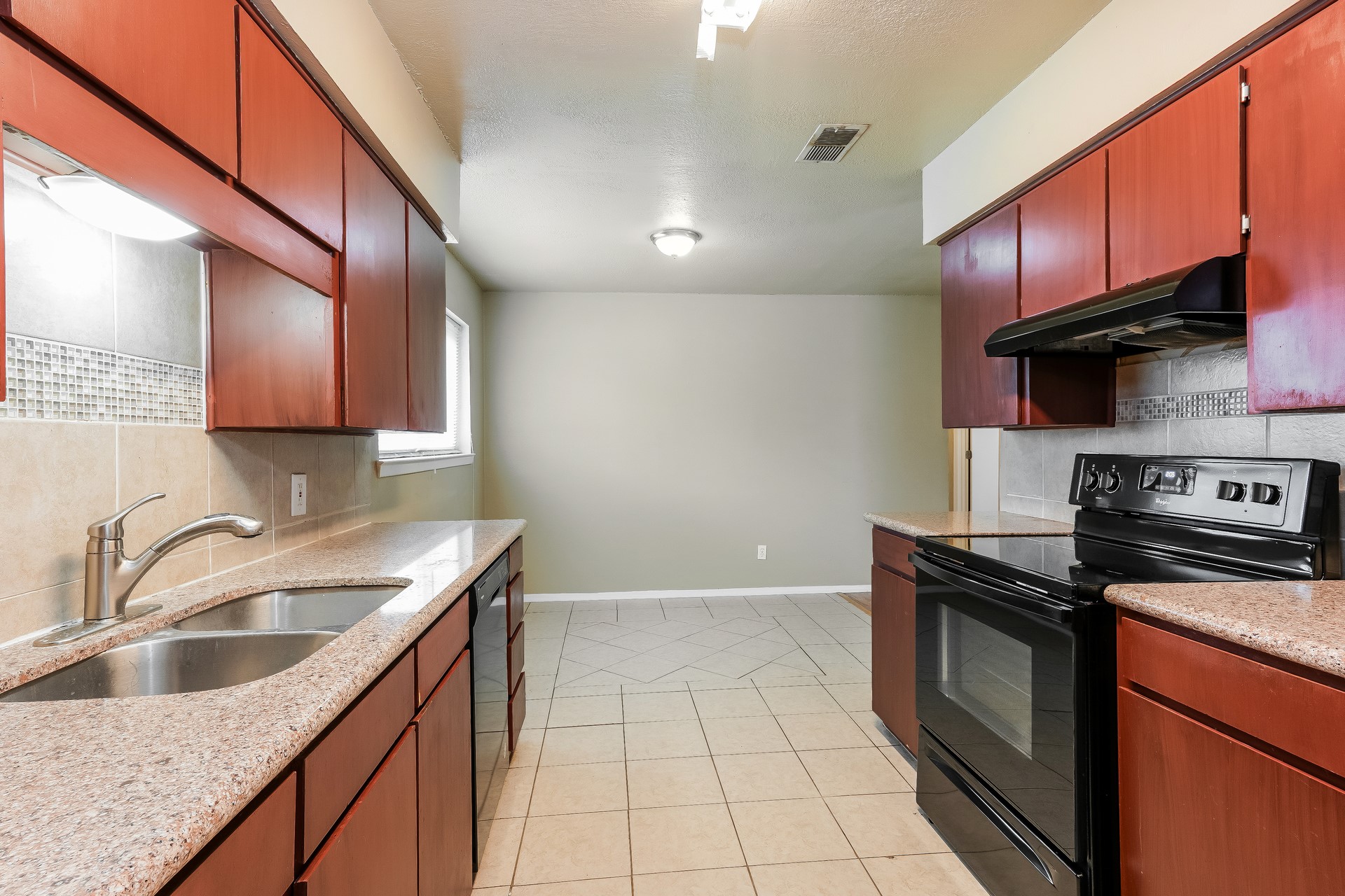 701 E Mission Street Crowley TX 76036