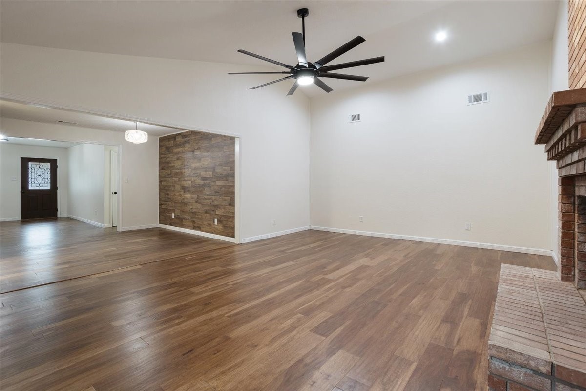 100 E Cunningham Street Bonham TX 75418