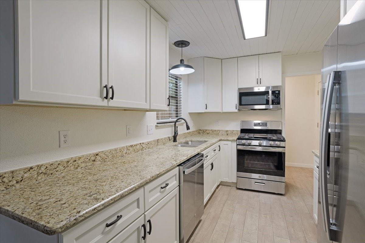 100 E Cunningham Street Bonham TX 75418