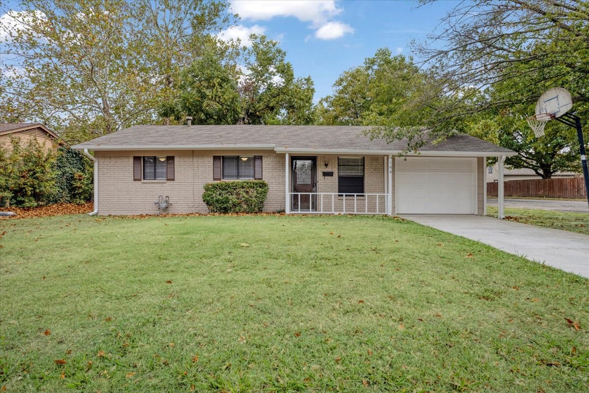 100 E Cunningham Street Bonham TX 75418