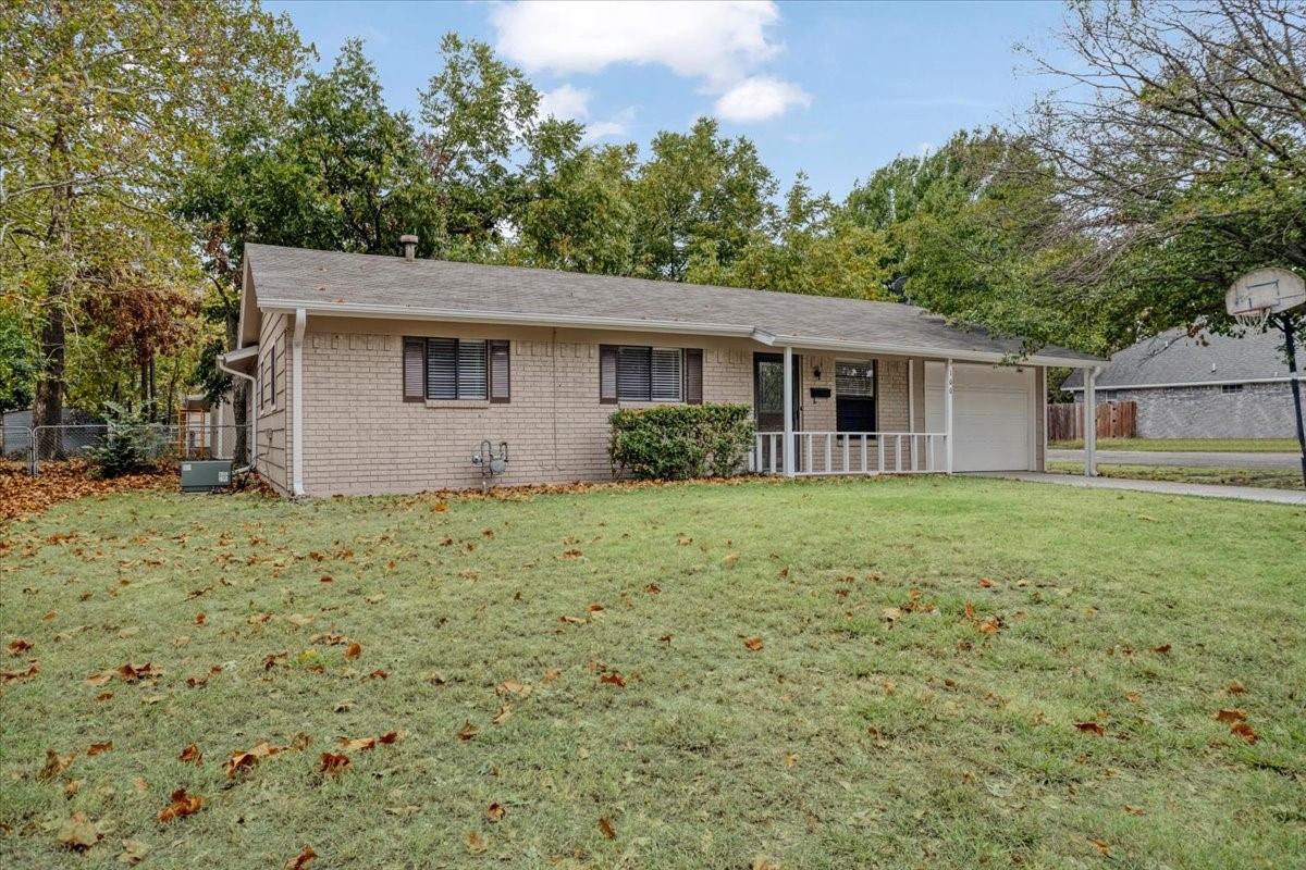 100 E Cunningham Street Bonham TX 75418
