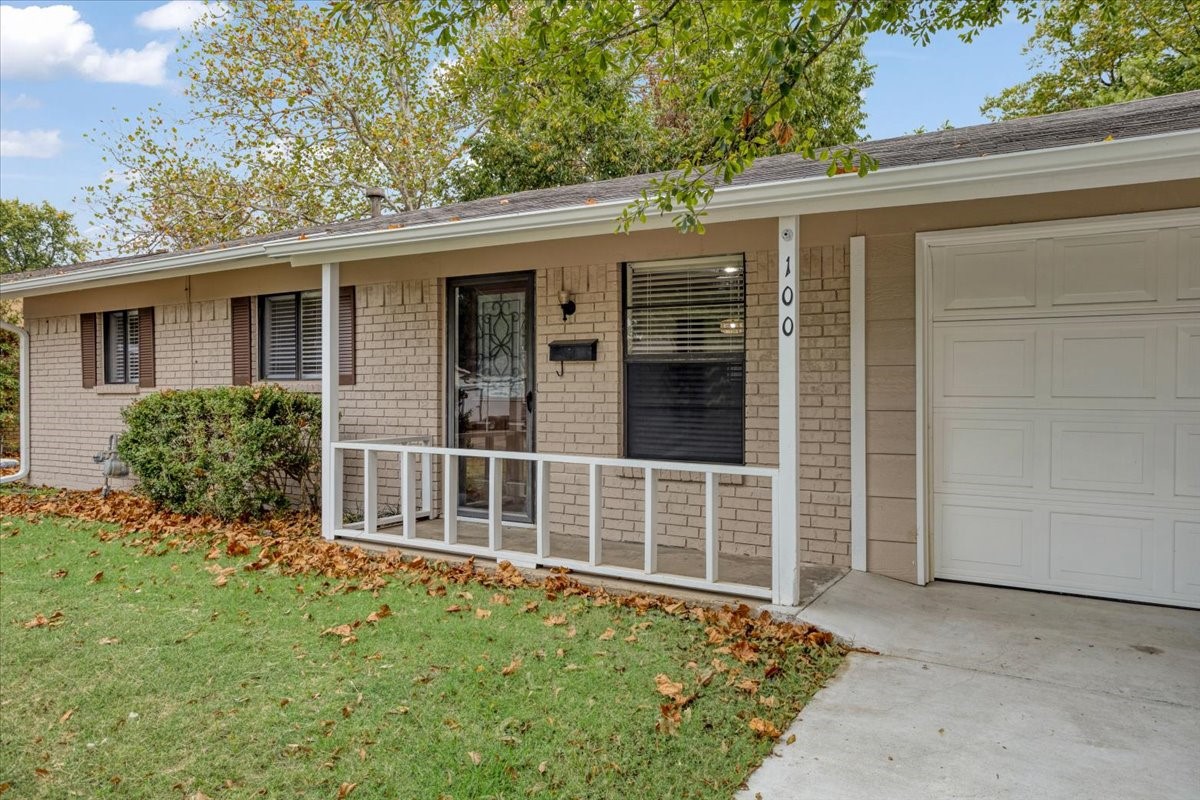 100 E Cunningham Street Bonham TX 75418
