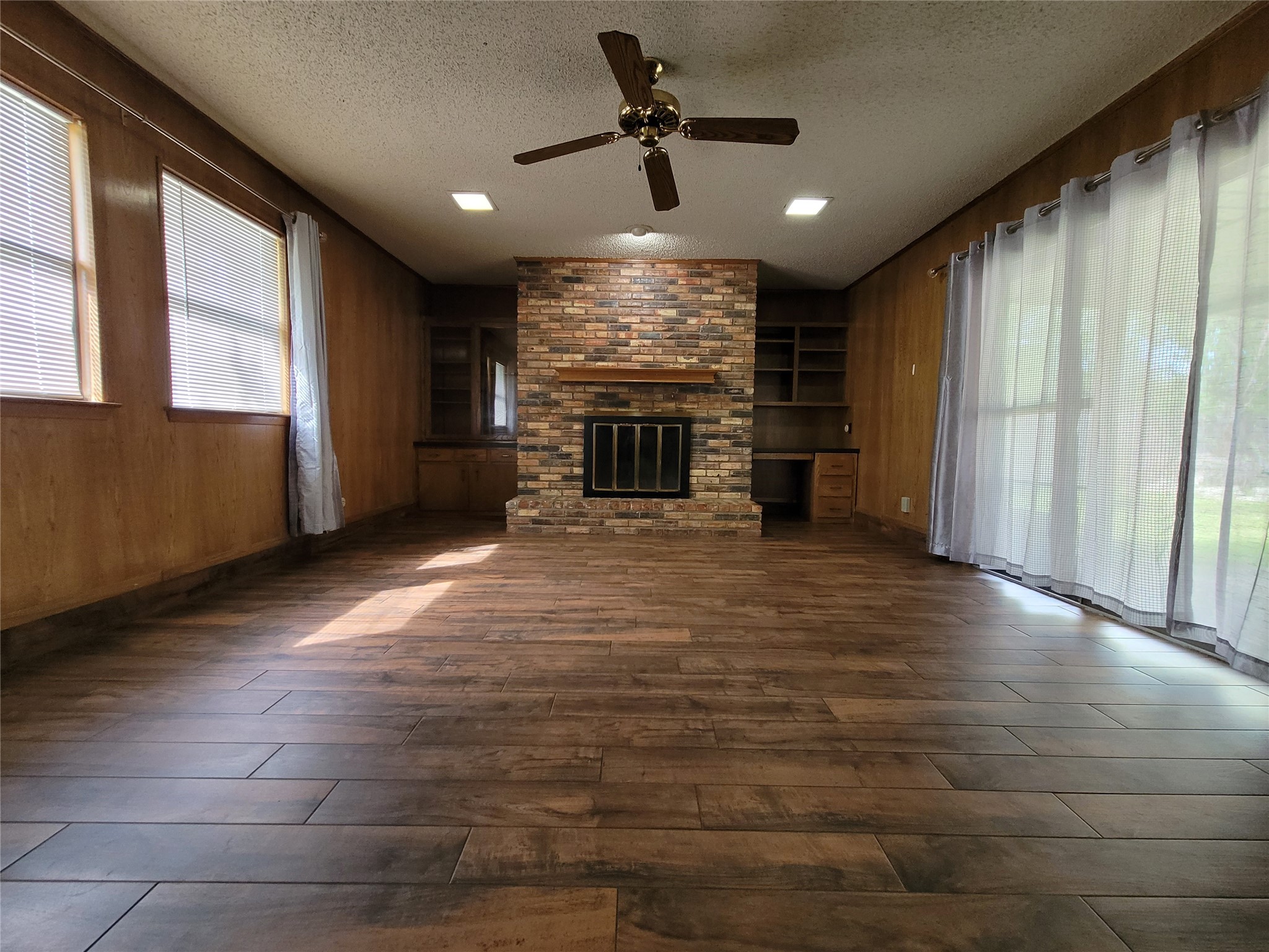 738 Hawthorne Lane Grand Prairie TX 75052