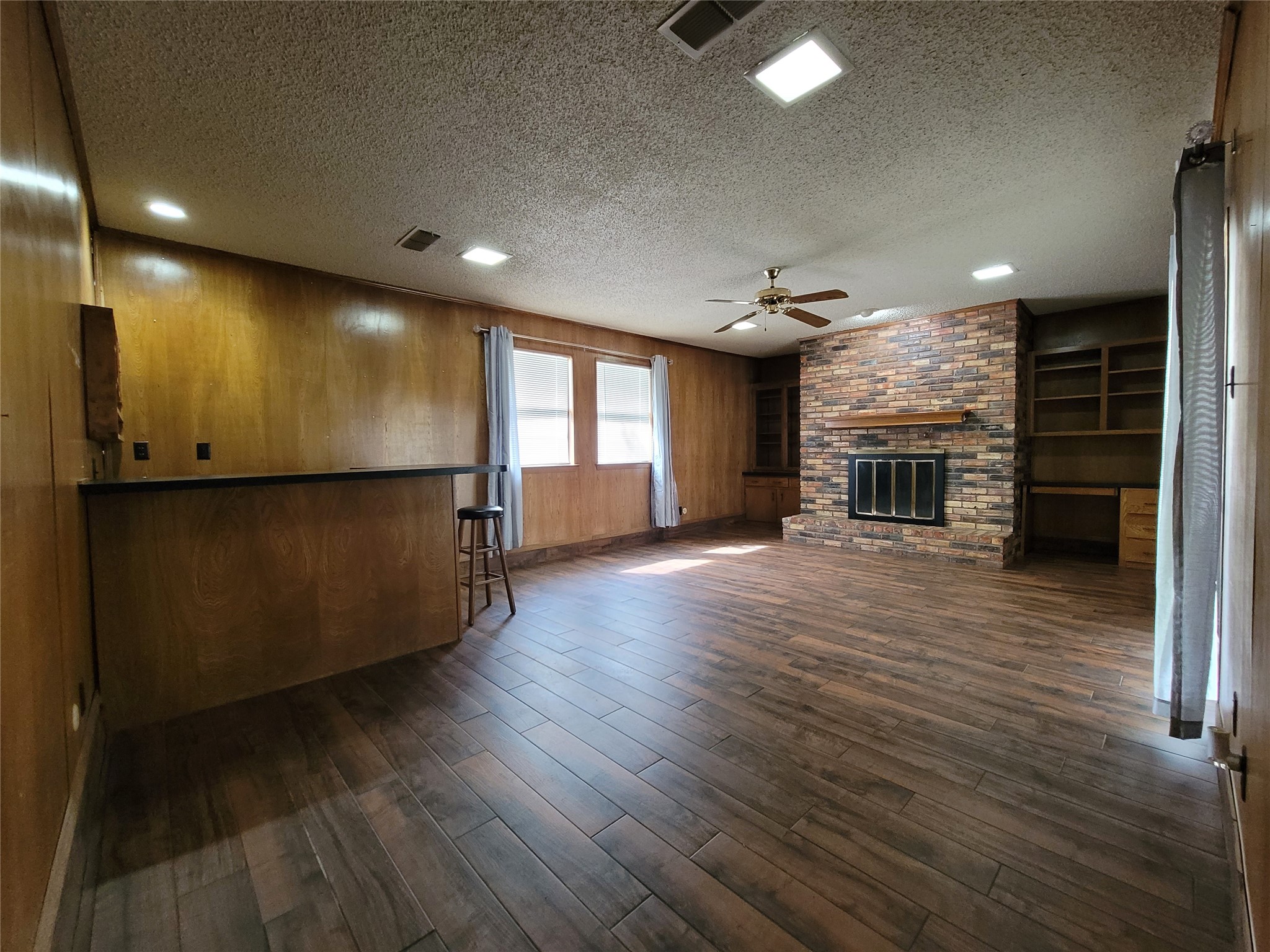 738 Hawthorne Lane Grand Prairie TX 75052
