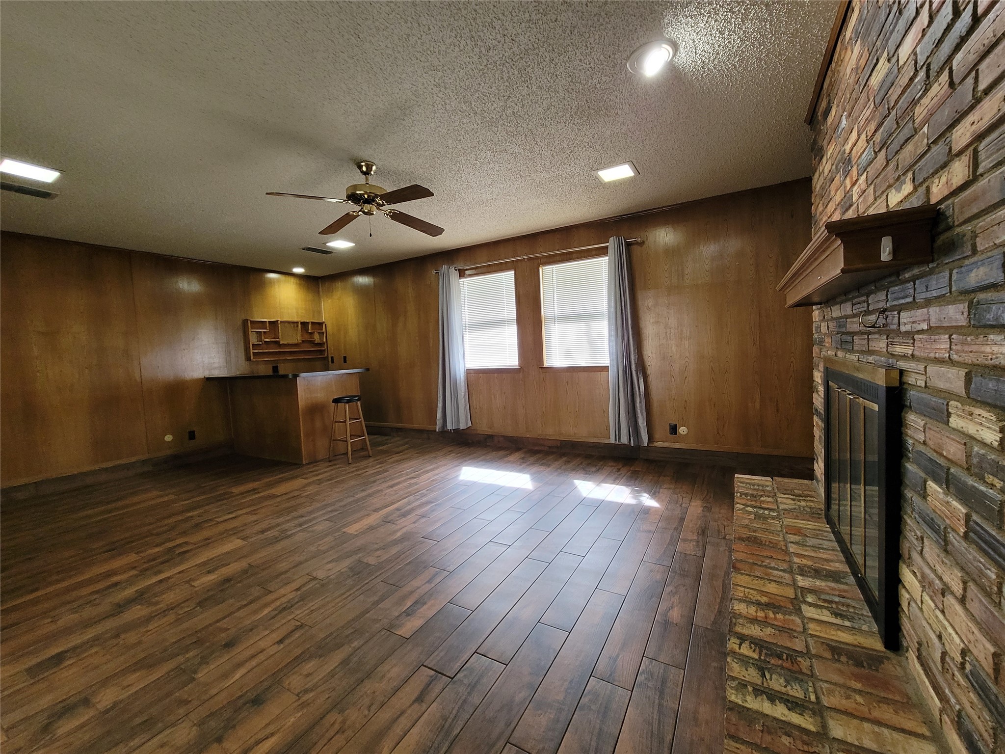 738 Hawthorne Lane Grand Prairie TX 75052