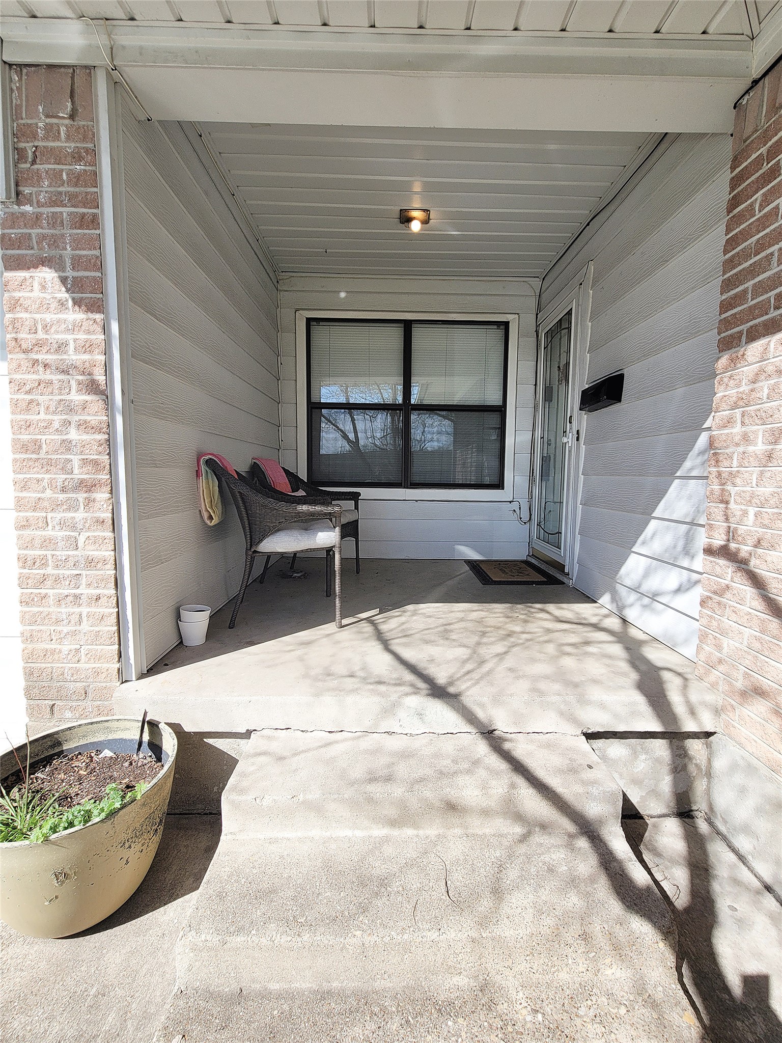 738 Hawthorne Lane Grand Prairie TX 75052