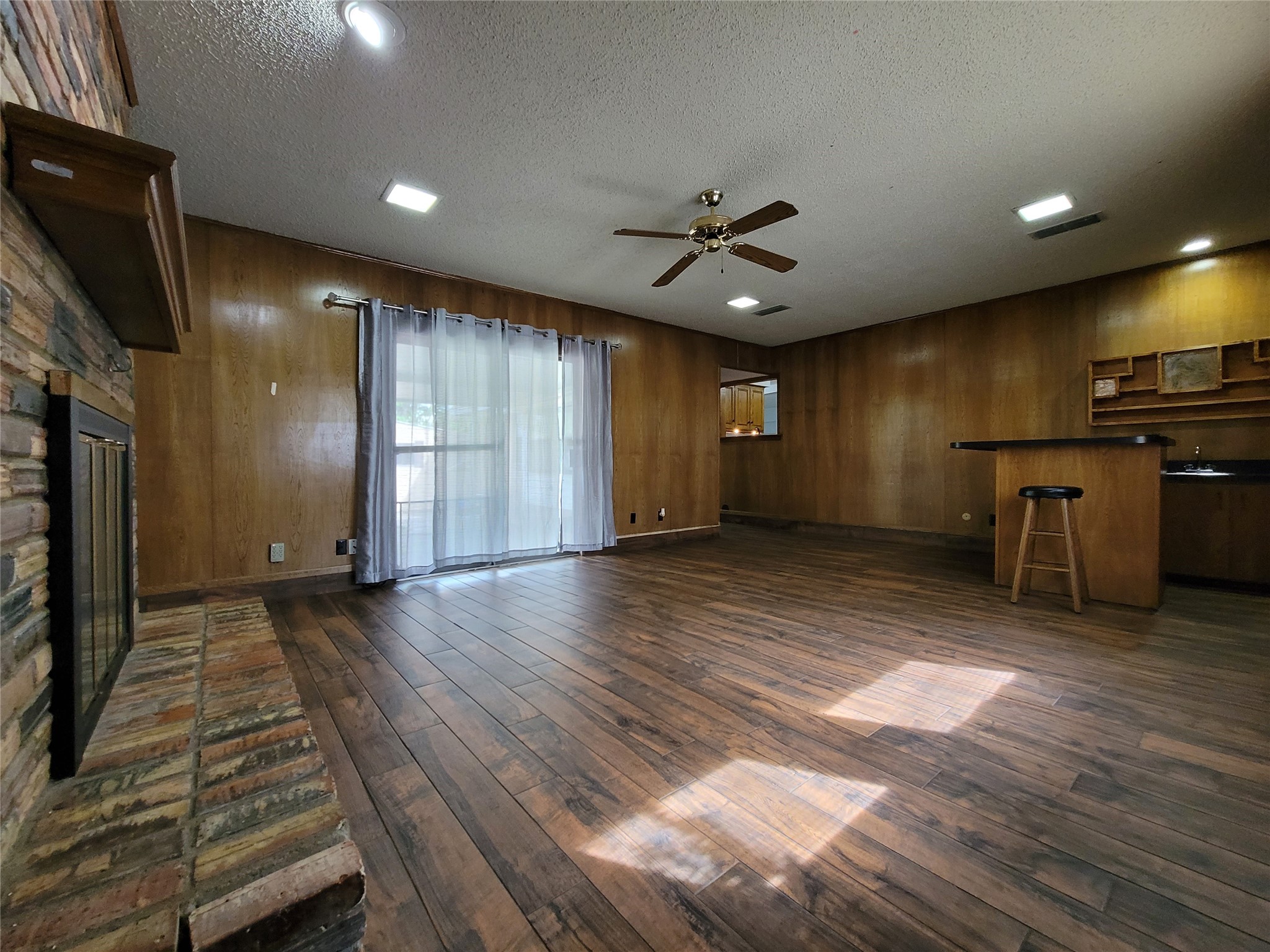 738 Hawthorne Lane Grand Prairie TX 75052