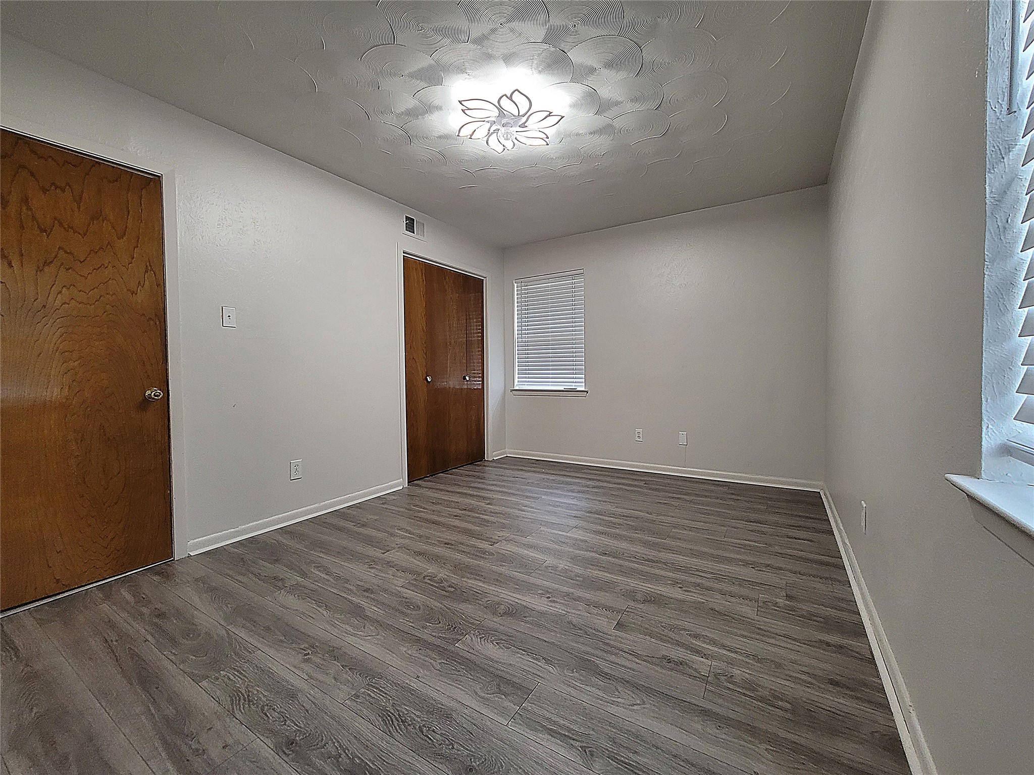 738 Hawthorne Lane Grand Prairie TX 75052