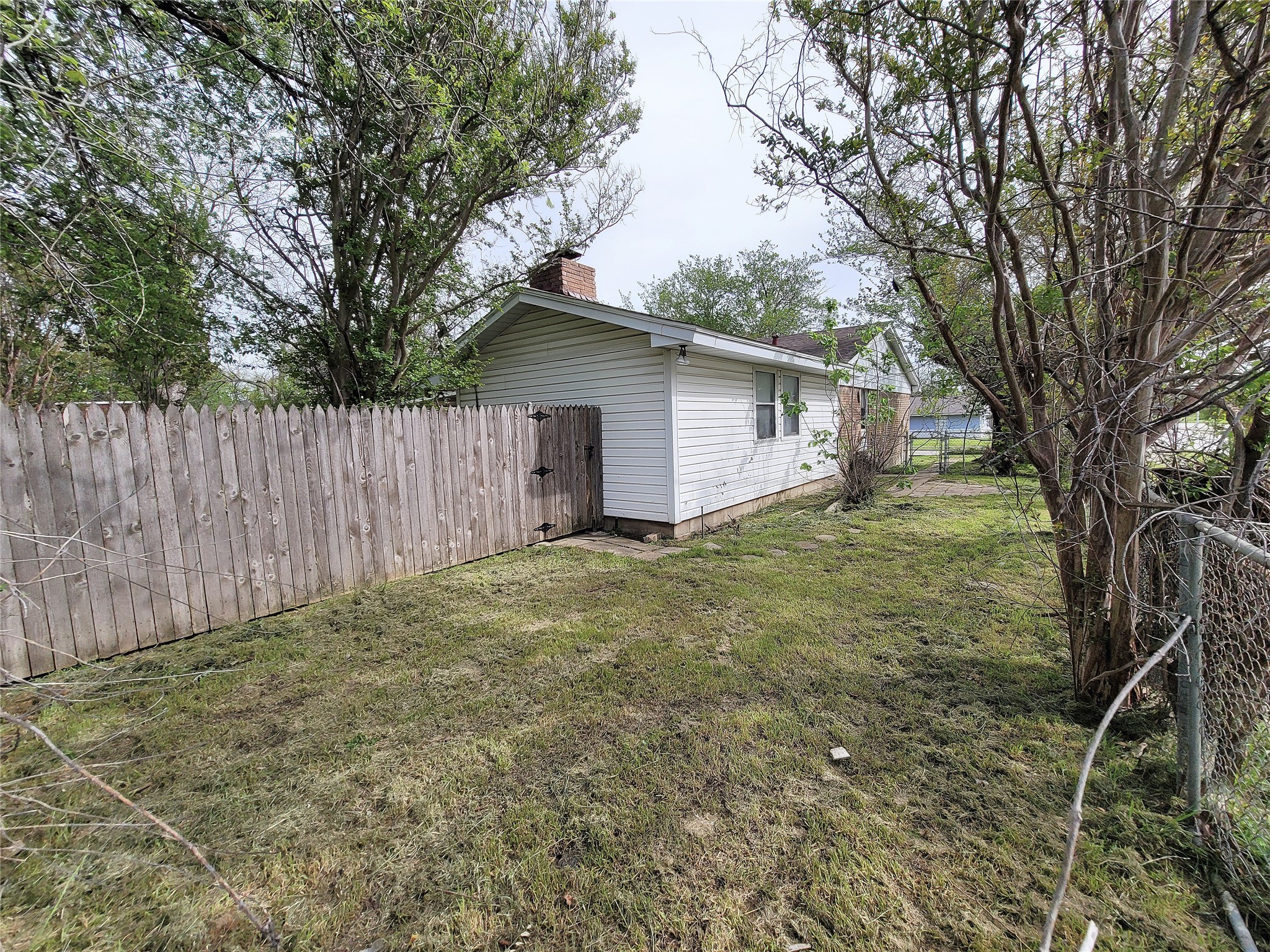 738 Hawthorne Lane Grand Prairie TX 75052