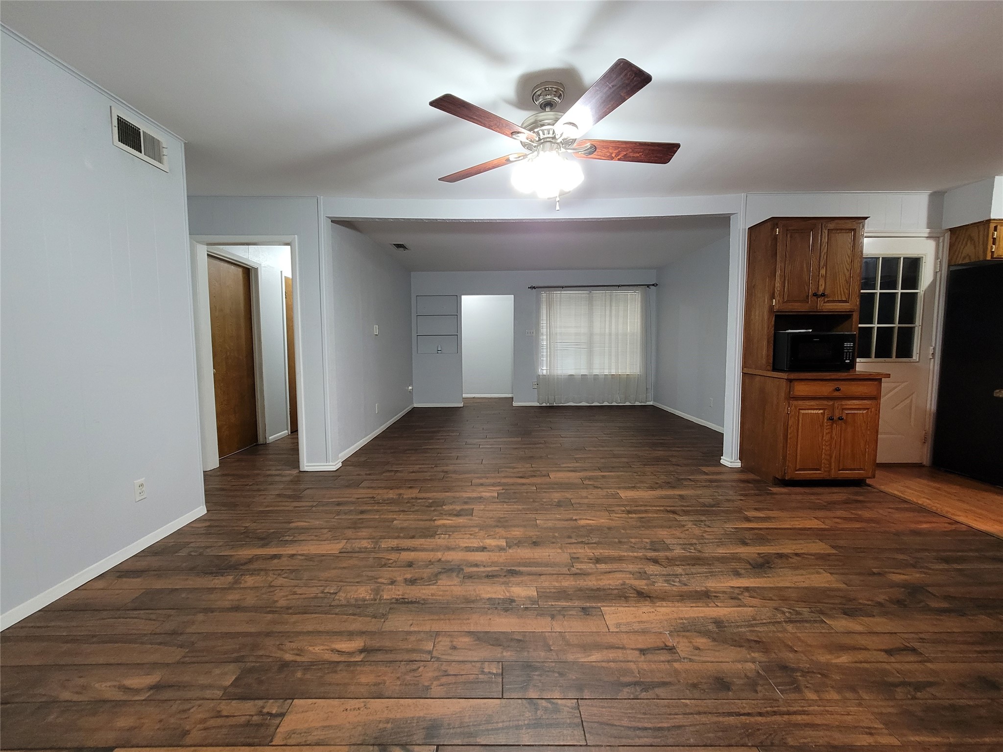 738 Hawthorne Lane Grand Prairie TX 75052