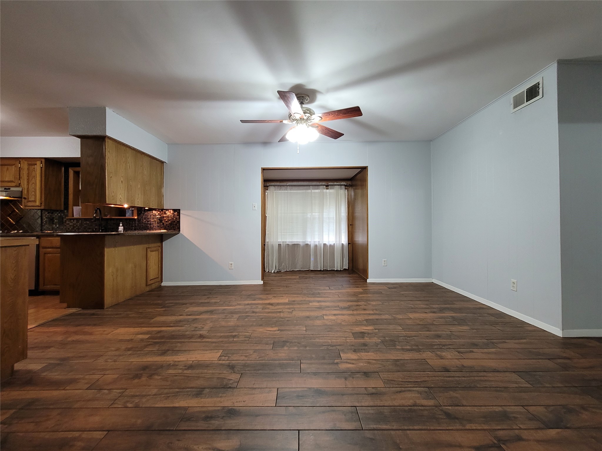 738 Hawthorne Lane Grand Prairie TX 75052