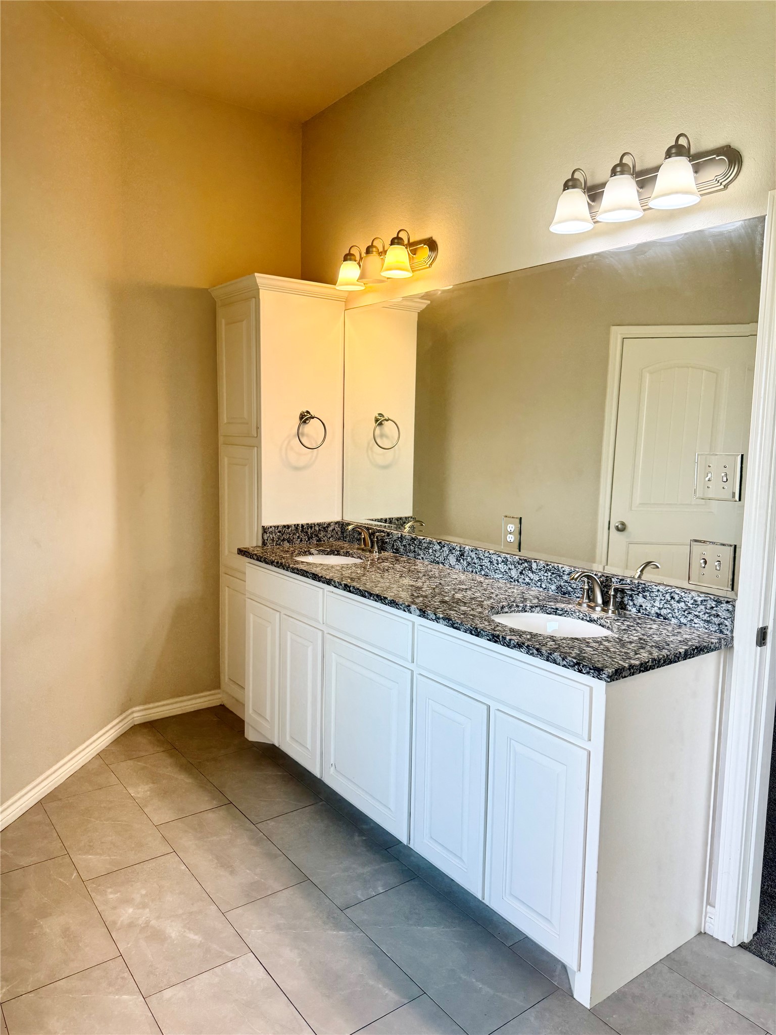 3325 Arrow Creek Drive Granbury TX 76049