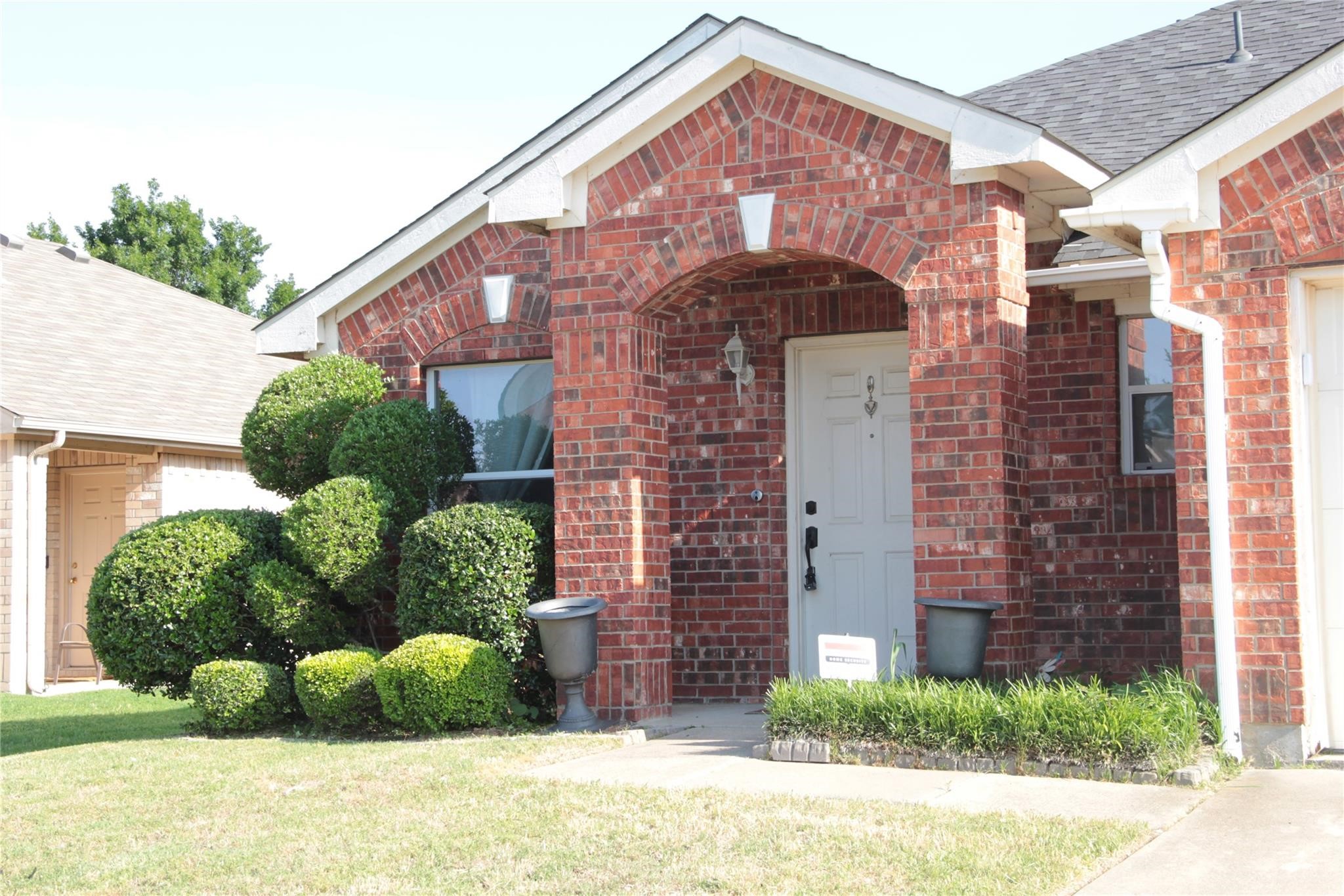 2059 La Salle Trail Grand Prairie TX 75052