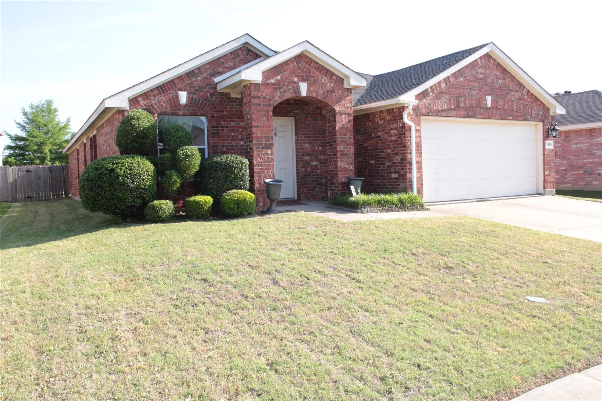 2059 La Salle Trail Grand Prairie TX 75052