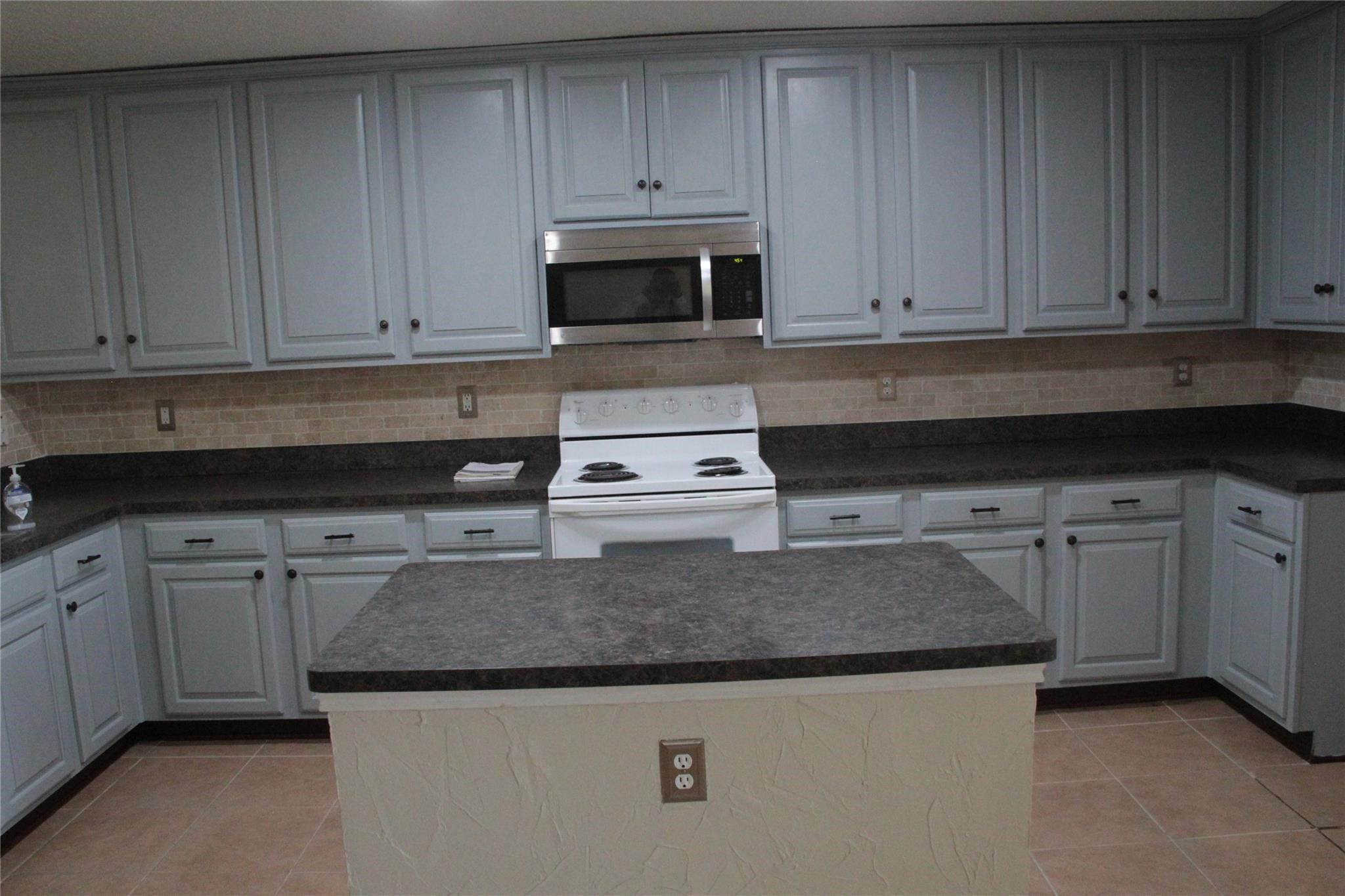 2059 La Salle Trail Grand Prairie TX 75052