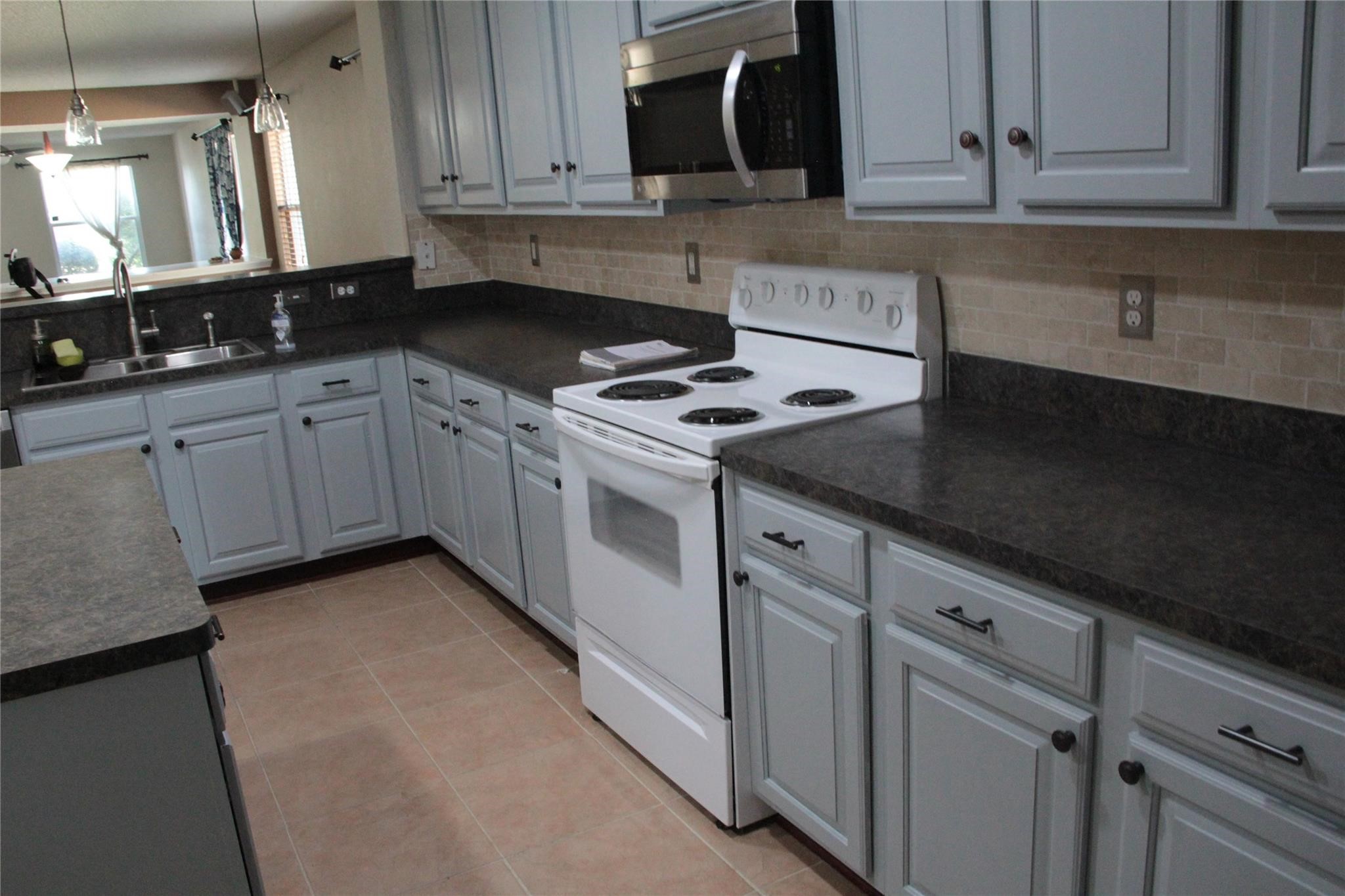 2059 La Salle Trail Grand Prairie TX 75052