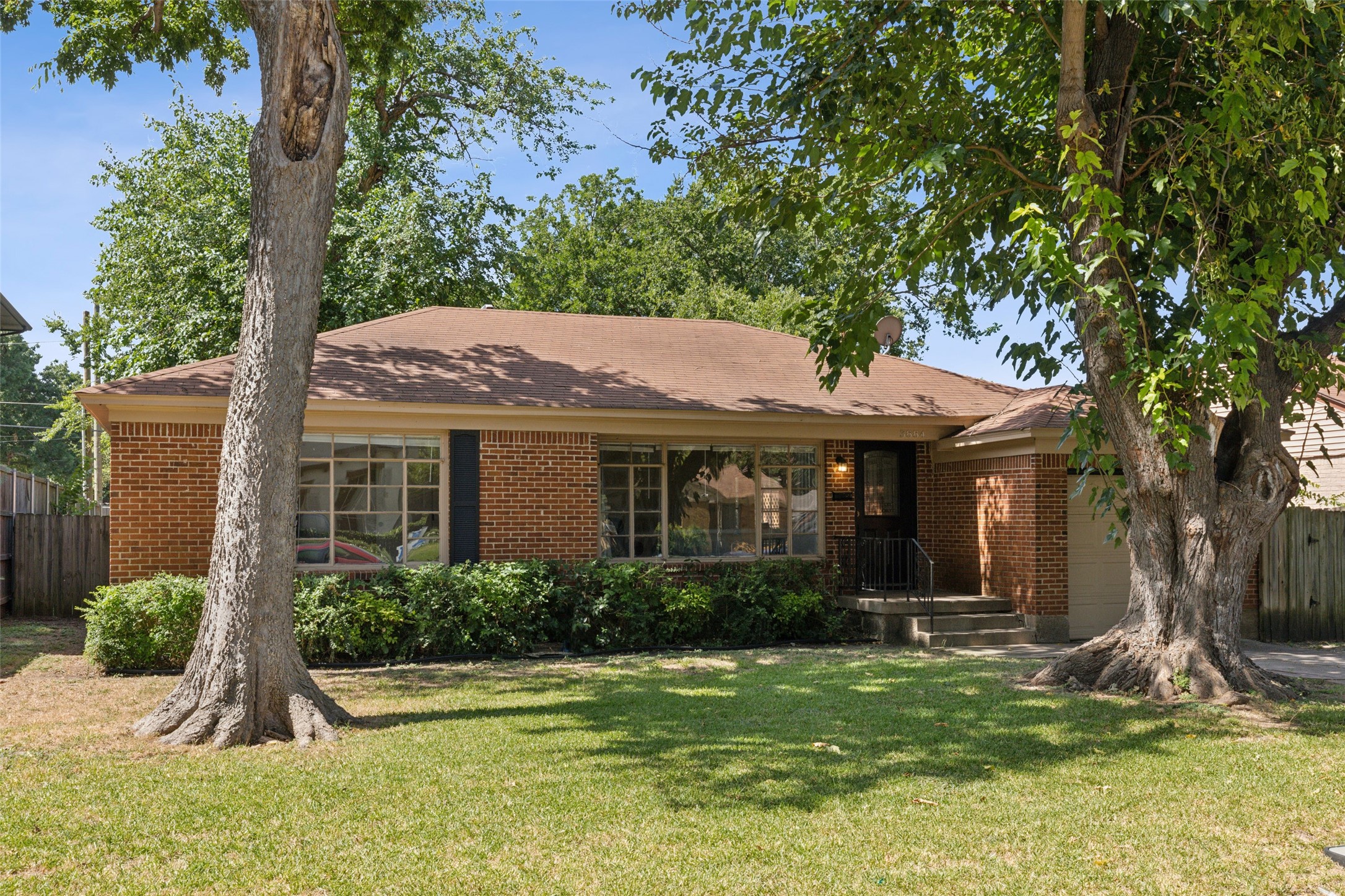 3884 Van Ness Lane Dallas TX 75220