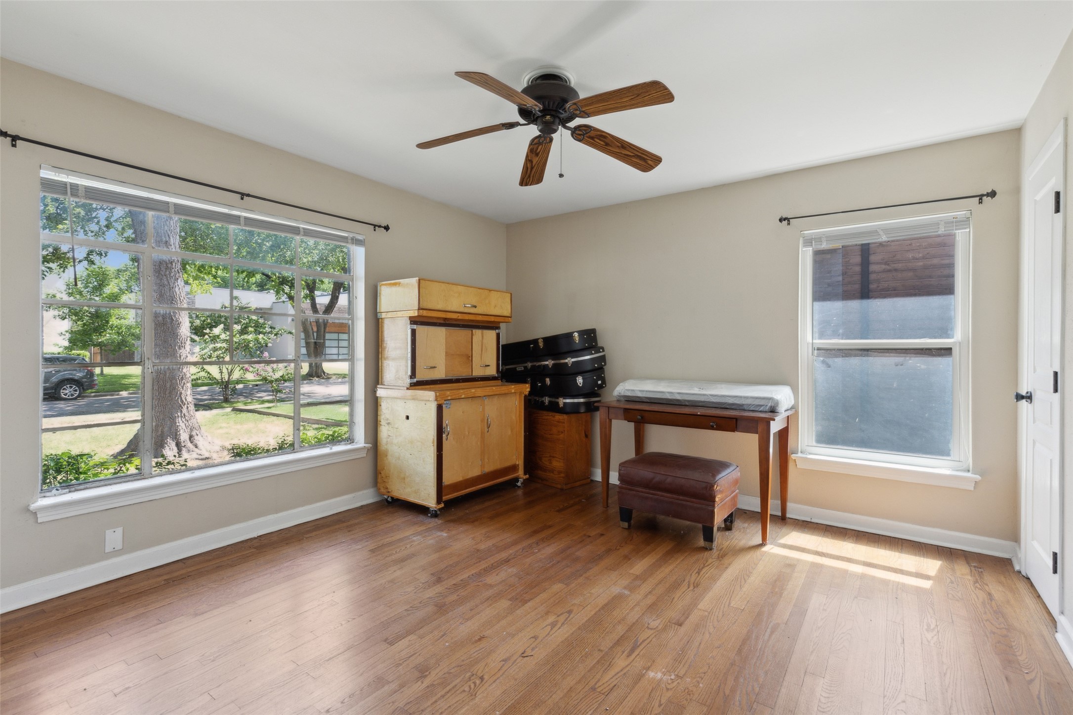 3884 Van Ness Lane Dallas TX 75220