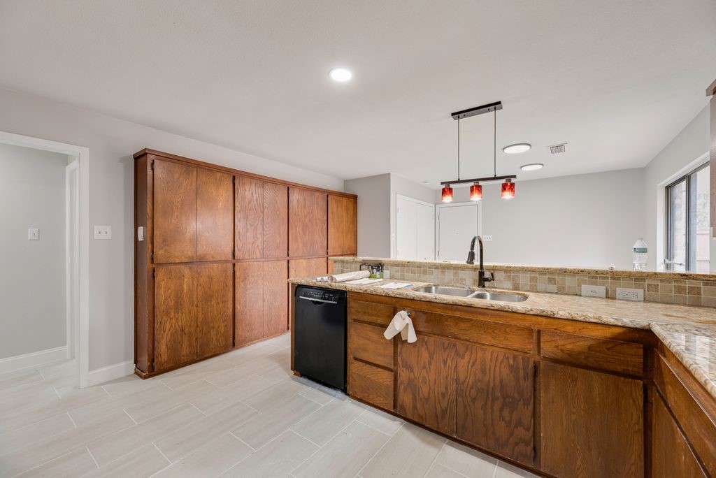7106 Casablanca Court Dallas TX 75248