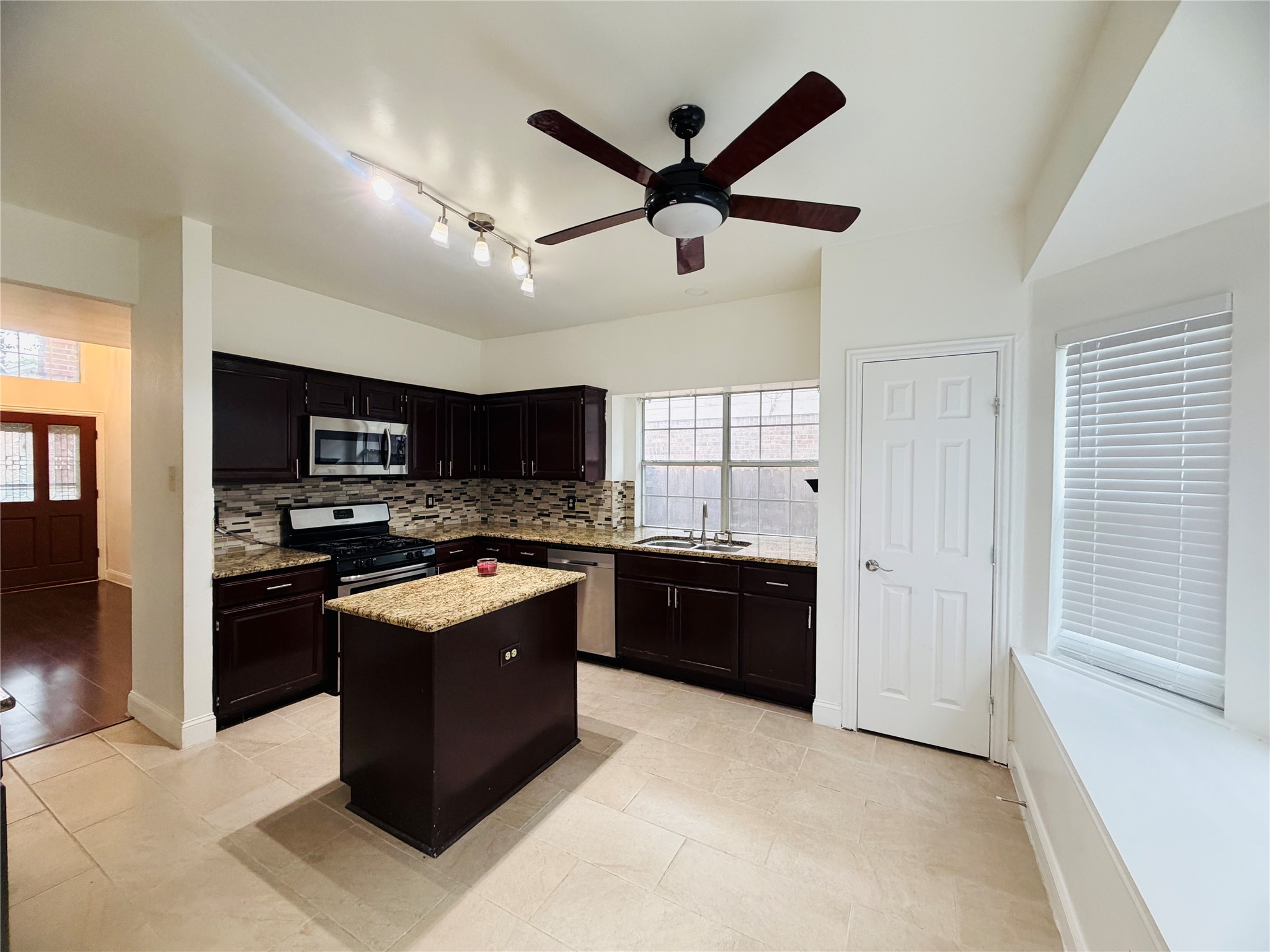 434 Moonlight Way Irving TX 75063