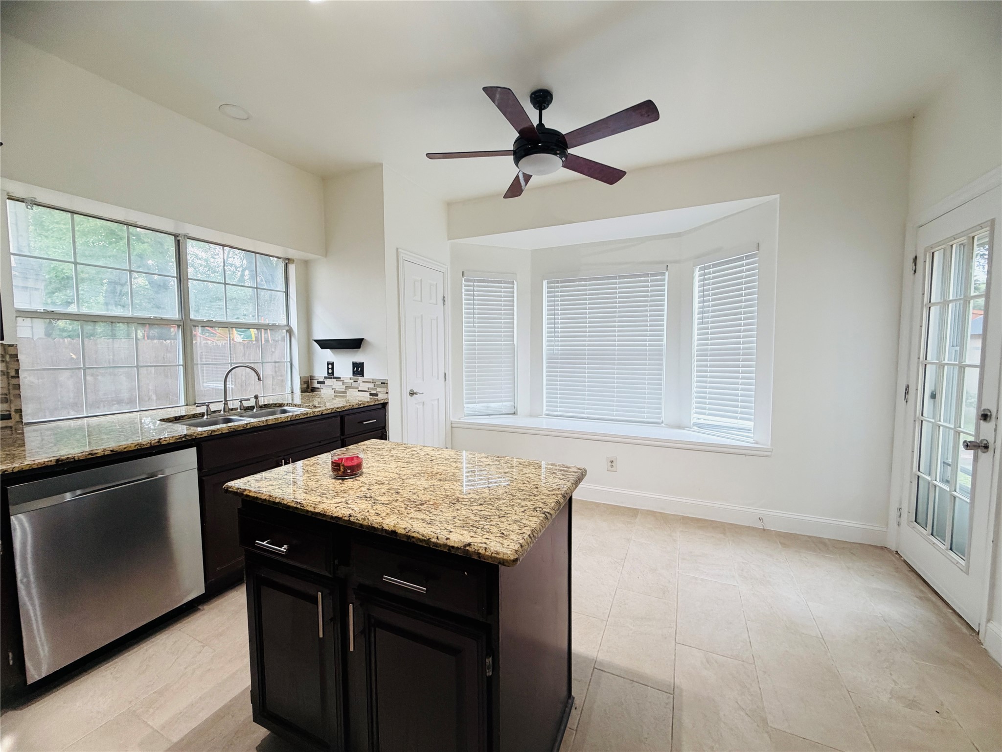 434 Moonlight Way Irving TX 75063