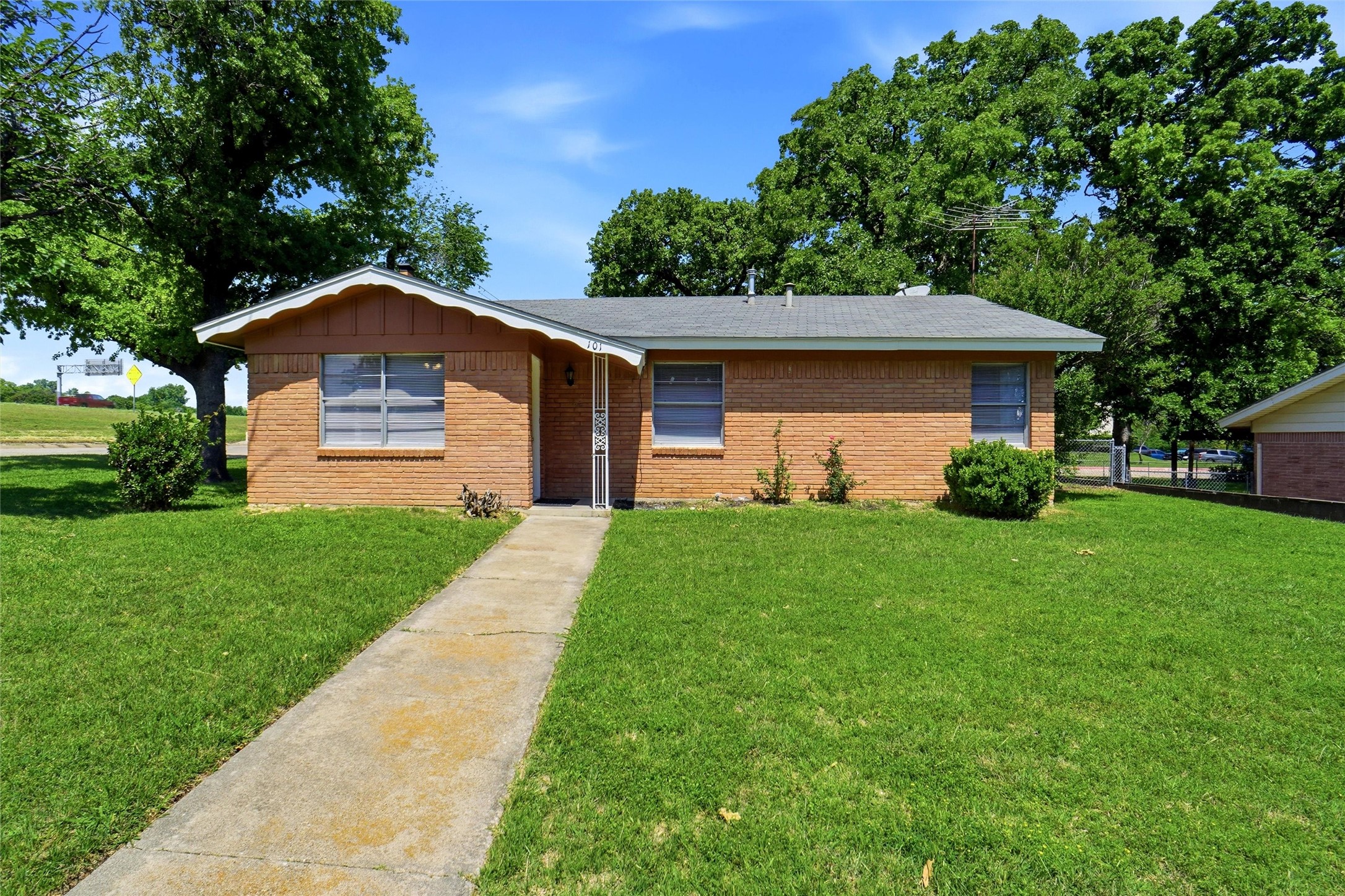 101 Glenhaven Drive Azle TX 76020