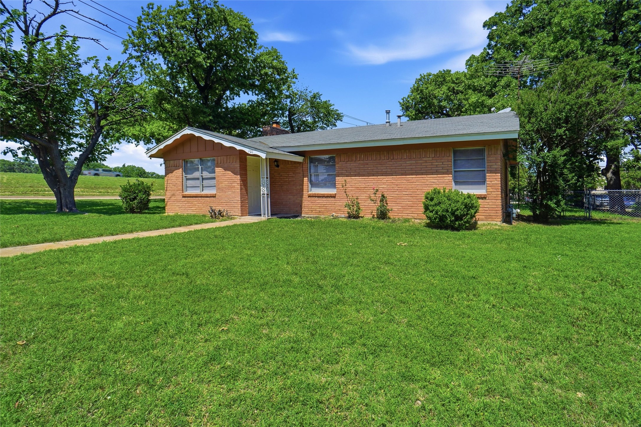 101 Glenhaven Drive Azle TX 76020