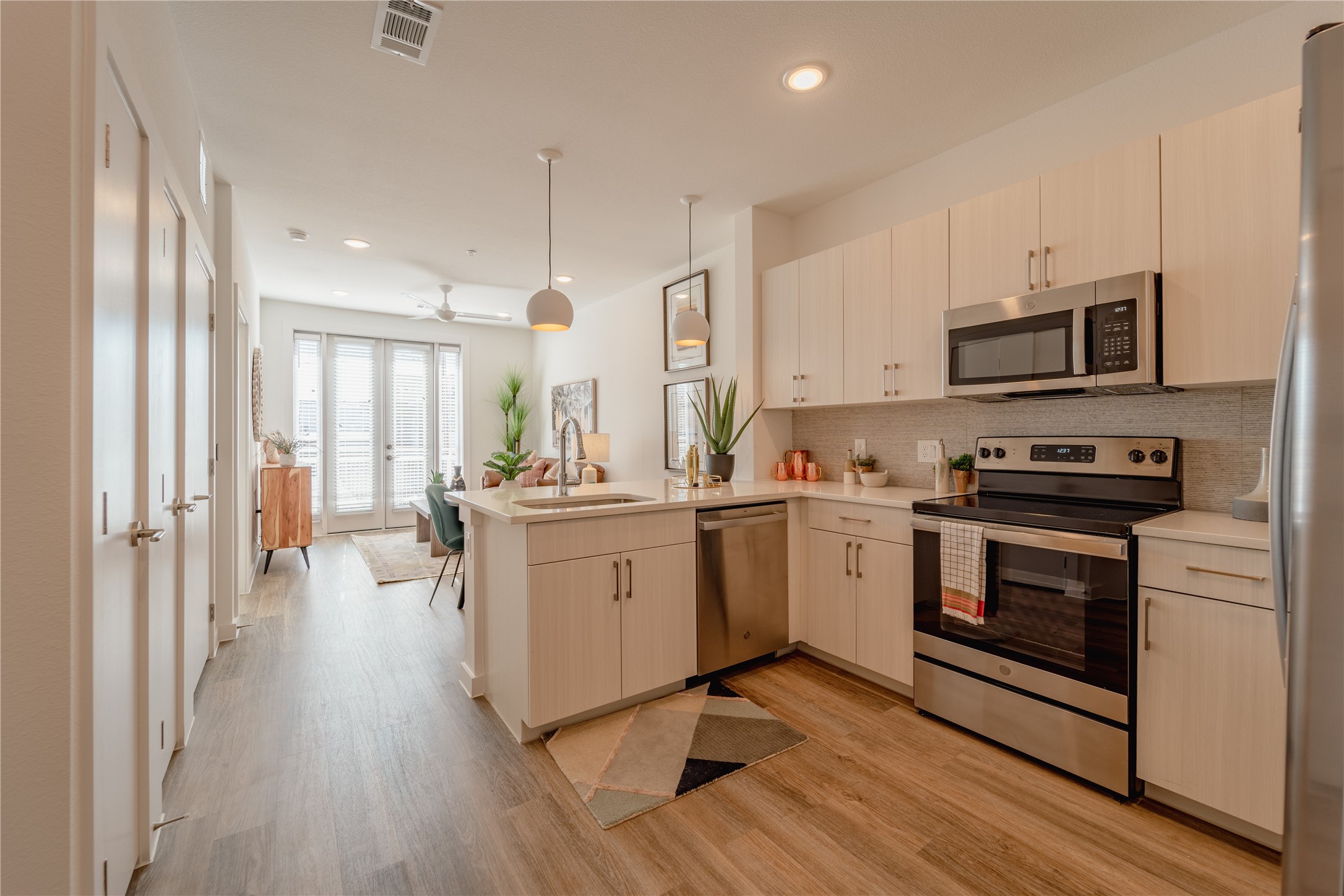 105 S Bishop Avenue Dallas TX 75208