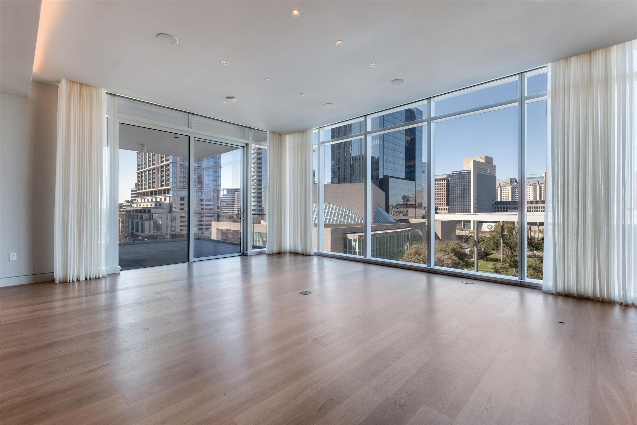 1747 Leonard Street Dallas TX 75201