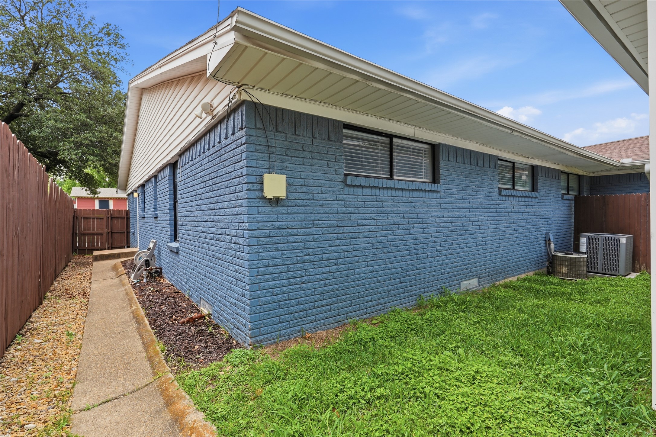 10805 Lake Gardens Drive Dallas TX 75218