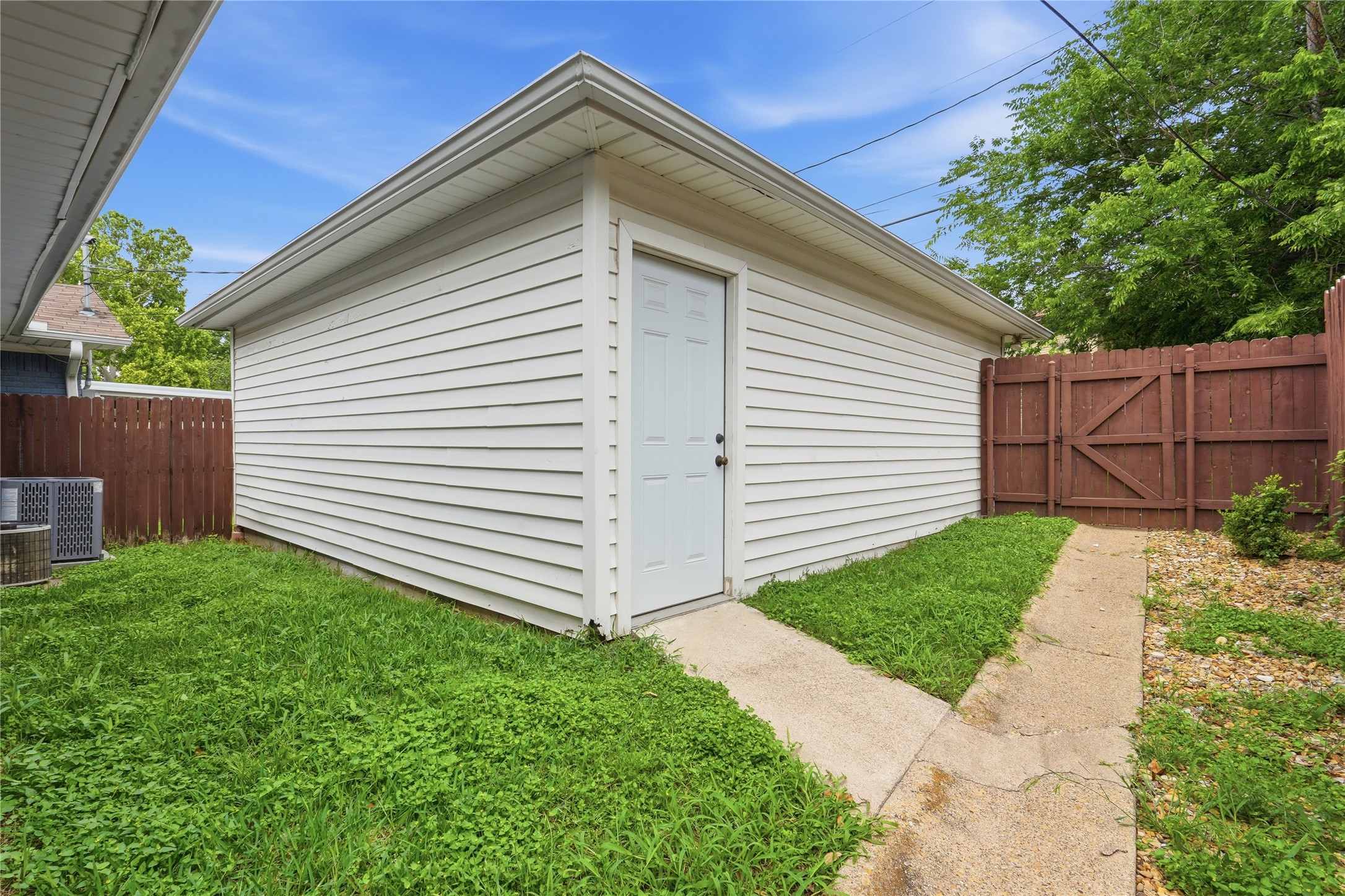 10805 Lake Gardens Drive Dallas TX 75218