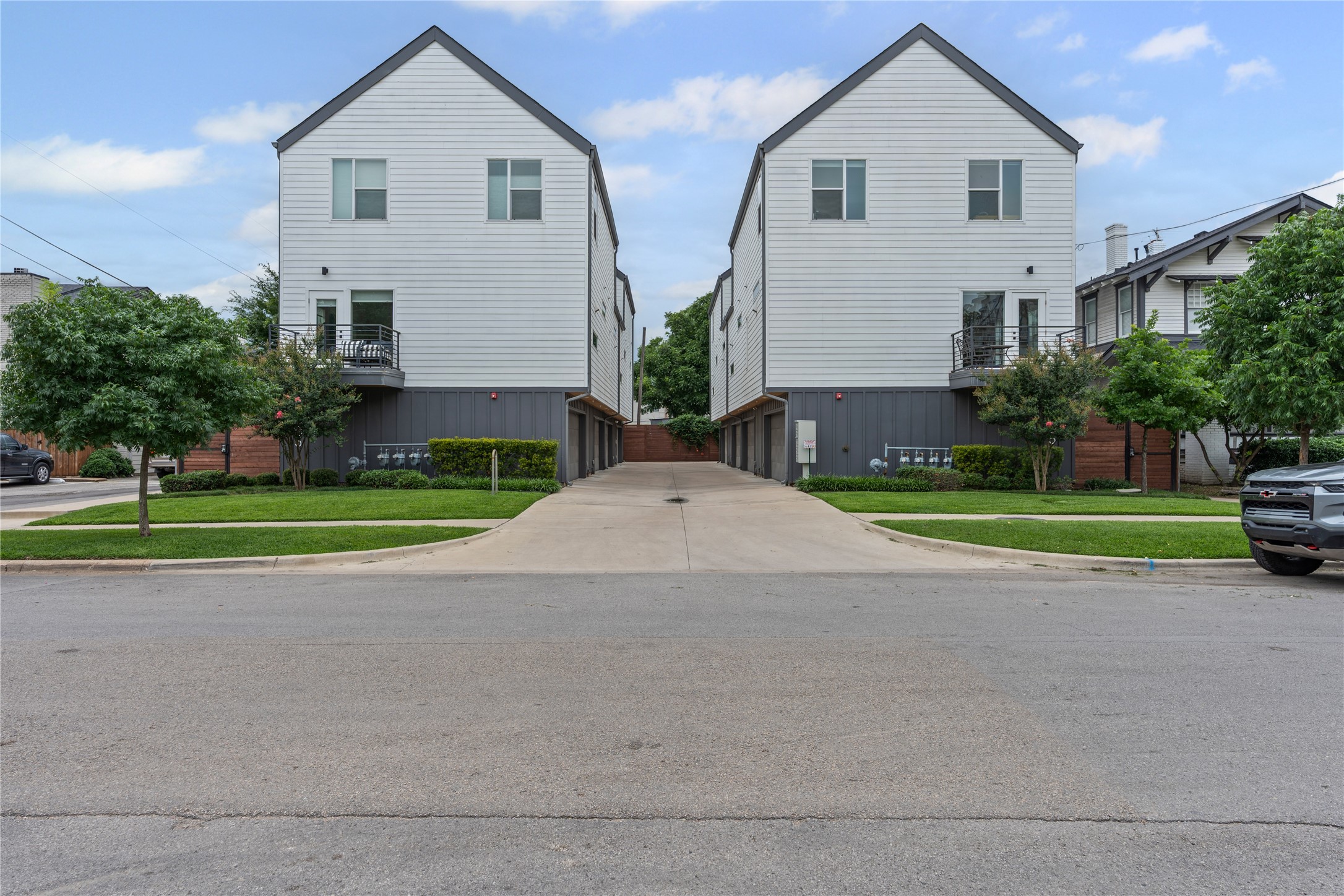 1505 N Garrett Avenue Dallas TX 75206