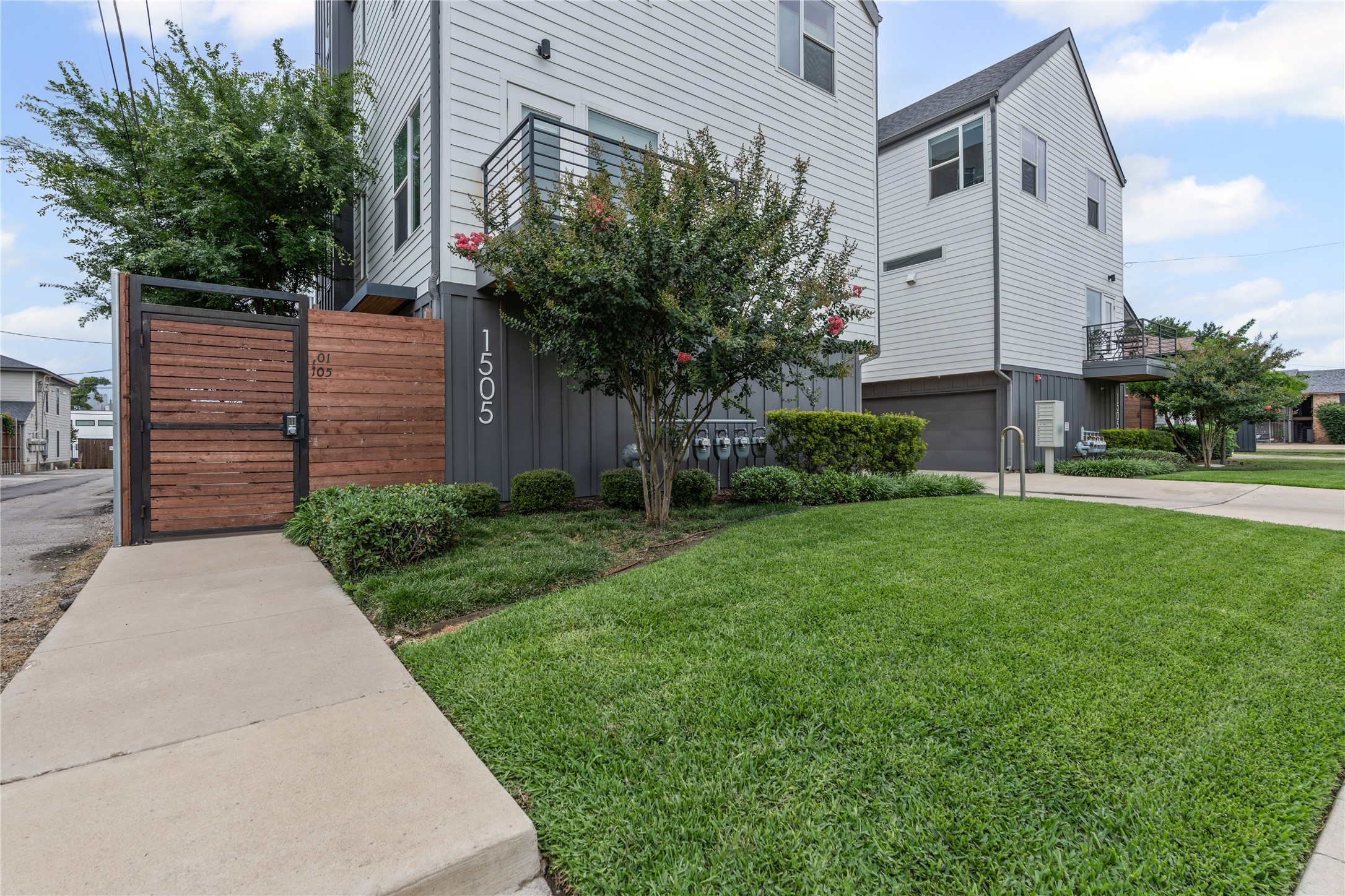 1505 N Garrett Avenue Dallas TX 75206