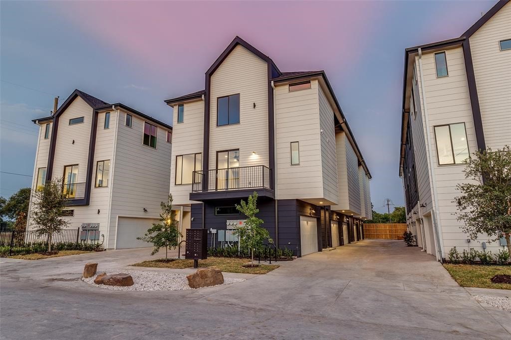 3308 Birmingham Avenue Dallas TX 75210