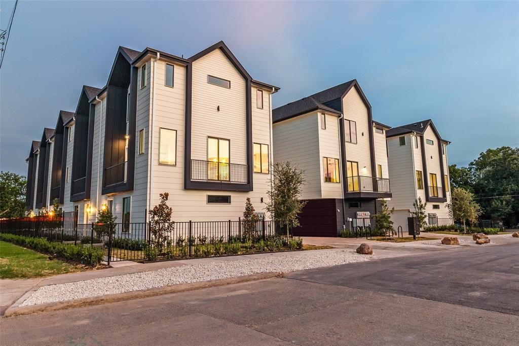 3308 Birmingham Avenue Dallas TX 75210
