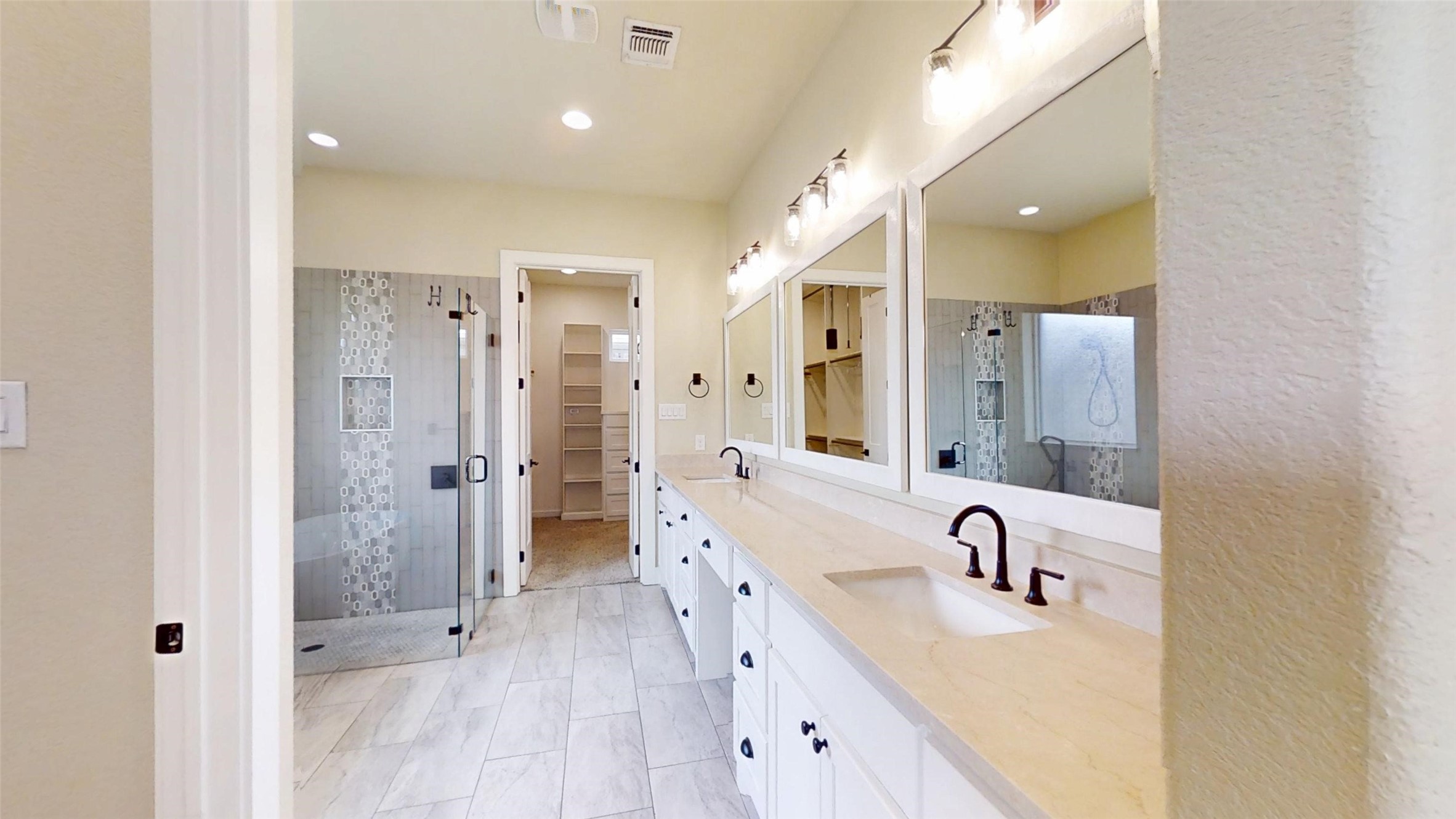 2405 Vineyard Drive Granbury TX 76048