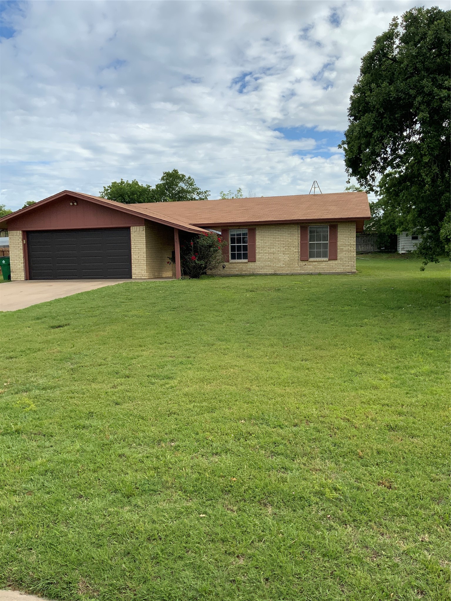 147 Hillcrest Street Jacksboro TX 76458