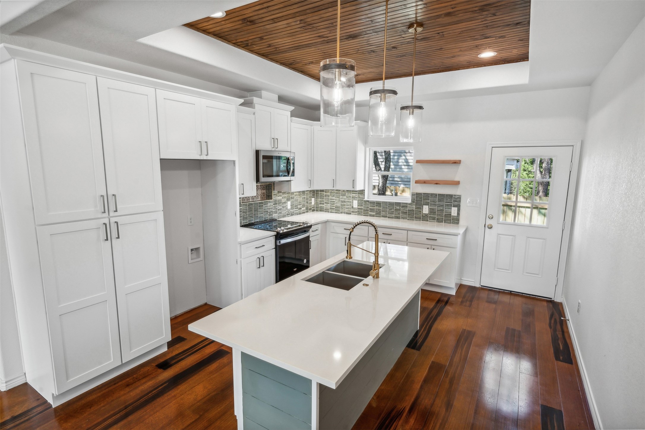 5718 Barkridge Drive Granbury TX 76048